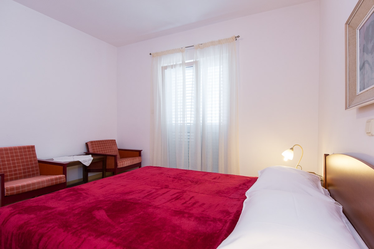 Two bedroom apartment with terrace and sea view Krk  A-a