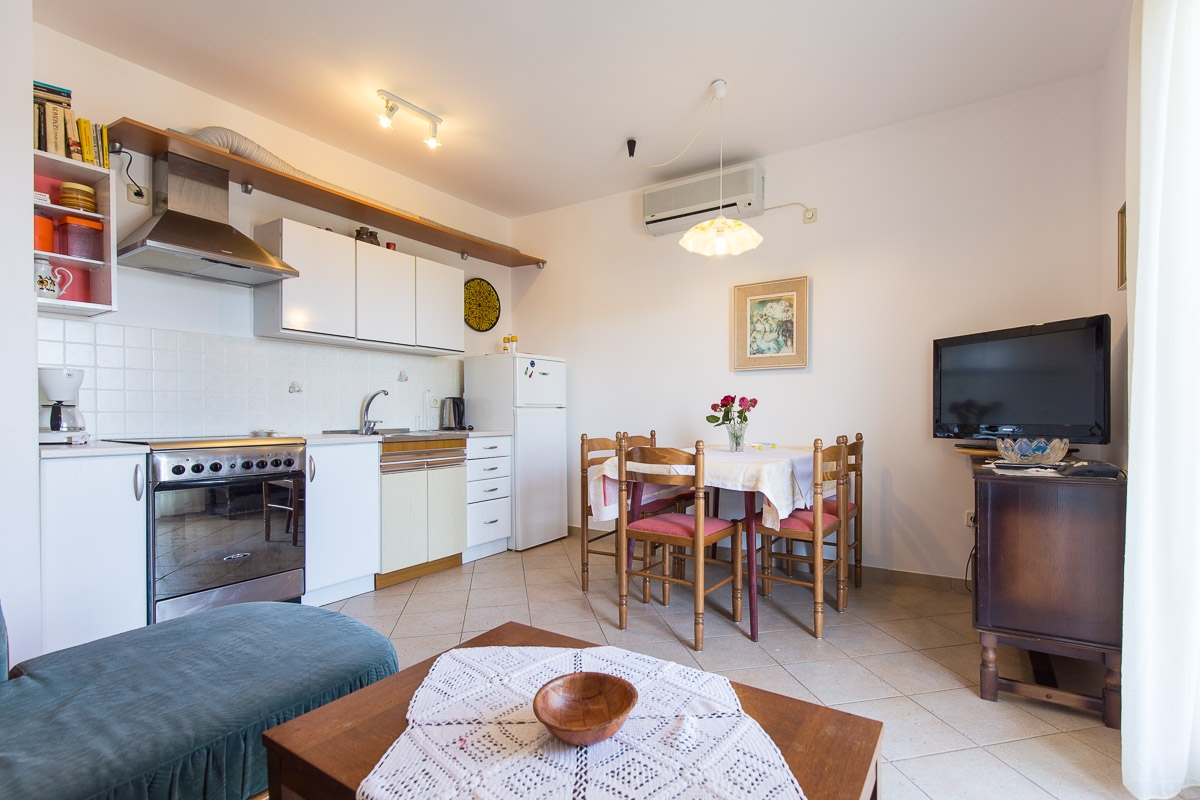 Two bedroom apartment with terrace and sea view Krk  A-a