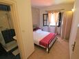 Спальня 2 Tisno, Спальня 2 в размещении типа apartment, WiFi.