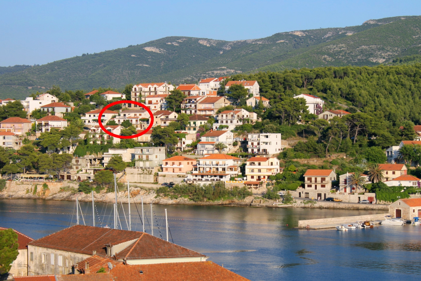 One bedroom apartment with terrace and sea view Jelsa, Hvar (A-15348-b)