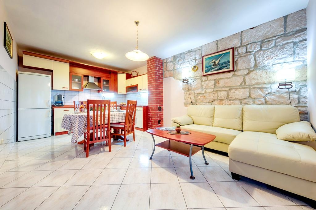 Two bedroom apartment near beach Rukavac, Vis (A-15352-a) Two bedroom apartment near beach Rukavac, Vis (A-15352-a)