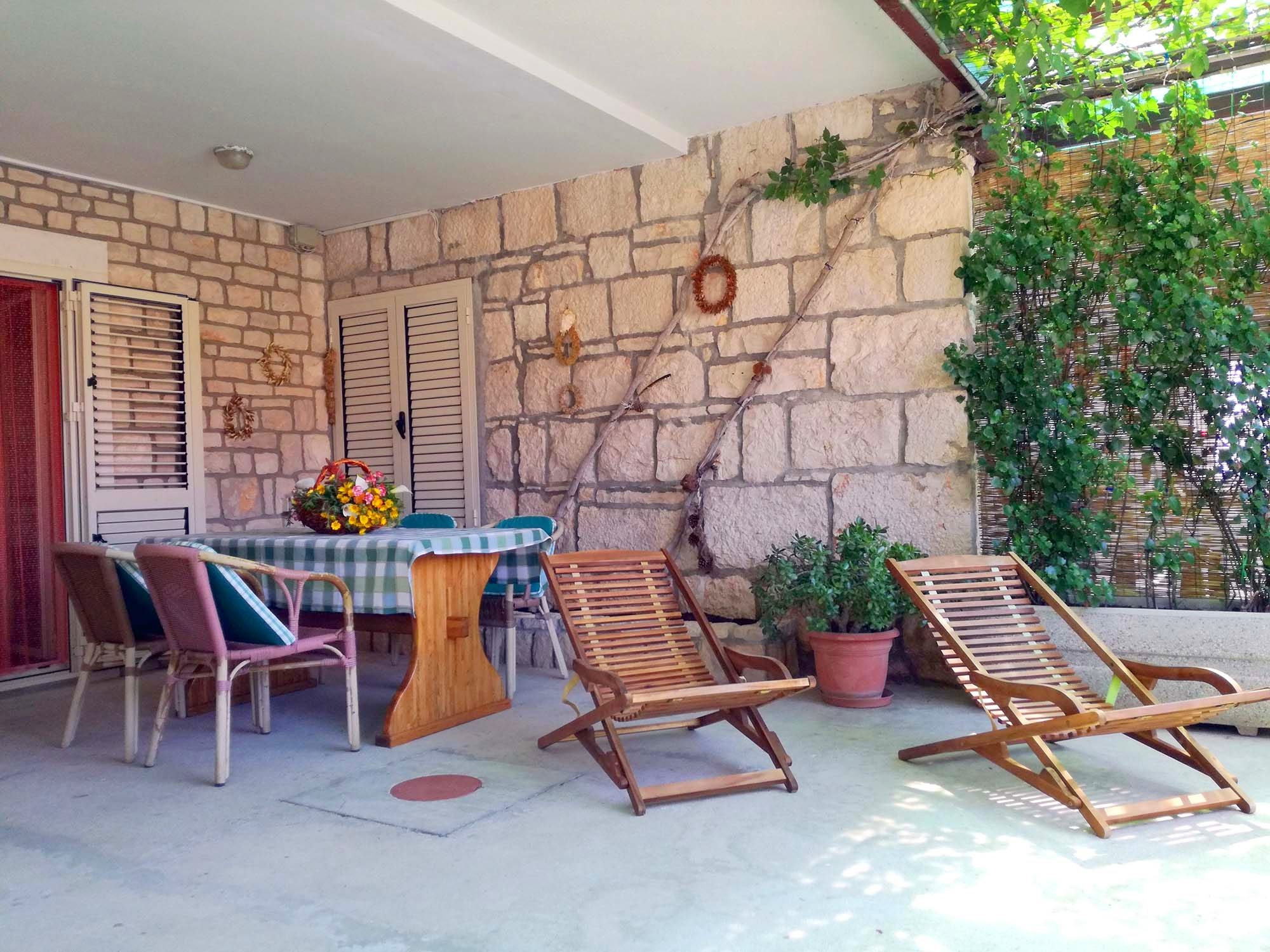 Two bedroom apartment near beach Rukavac, Vis  A-a