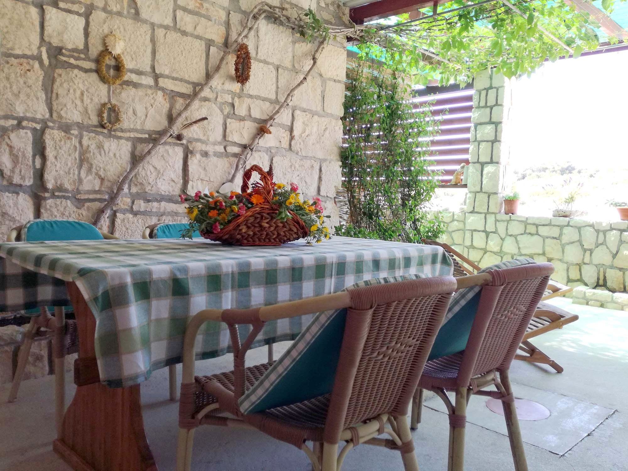 Two bedroom apartment near beach Rukavac, Vis  A-a