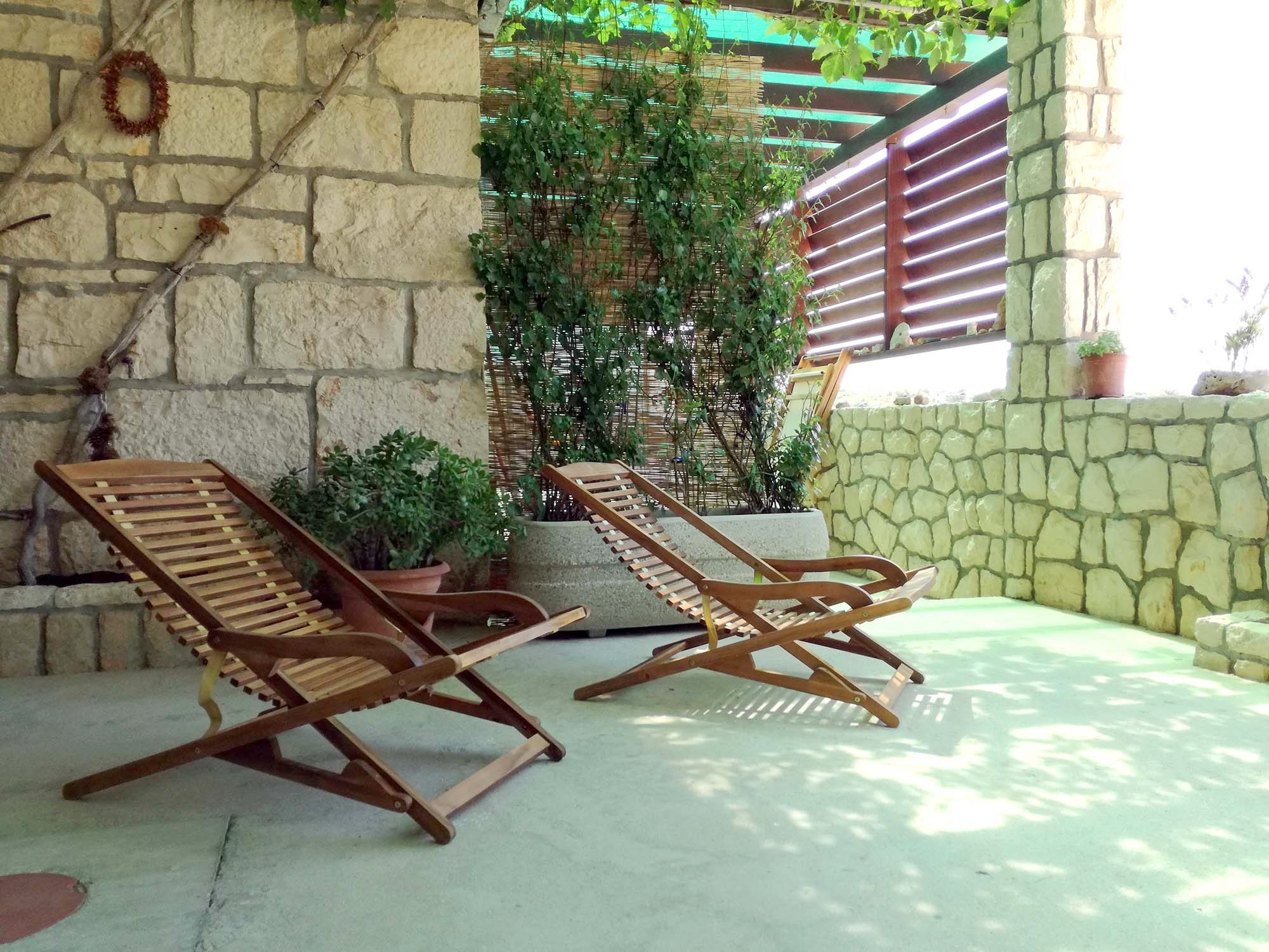 Two bedroom apartment near beach Rukavac, Vis  A-a