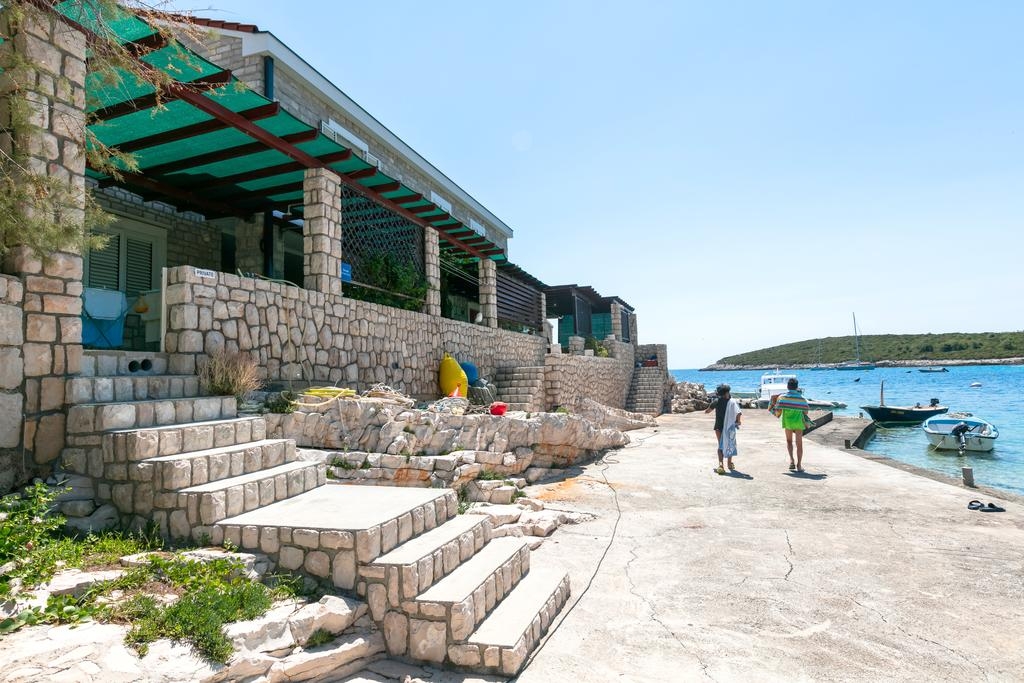 Two bedroom apartment near beach Rukavac, Vis (A-15352-a) Two bedroom apartment near beach Rukavac, Vis (A-15352-a)