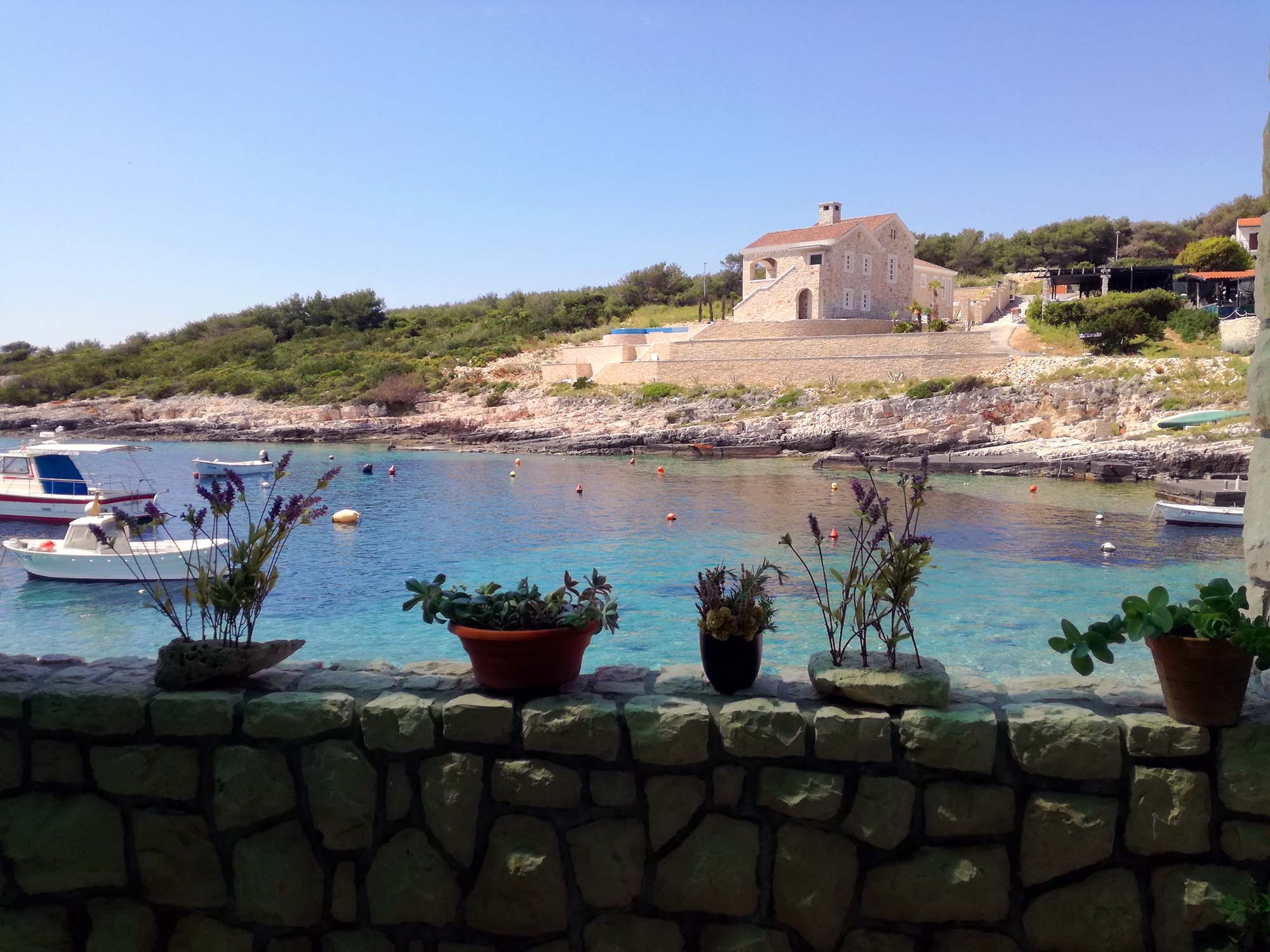 Two bedroom apartment near beach Rukavac, Vis  A-a