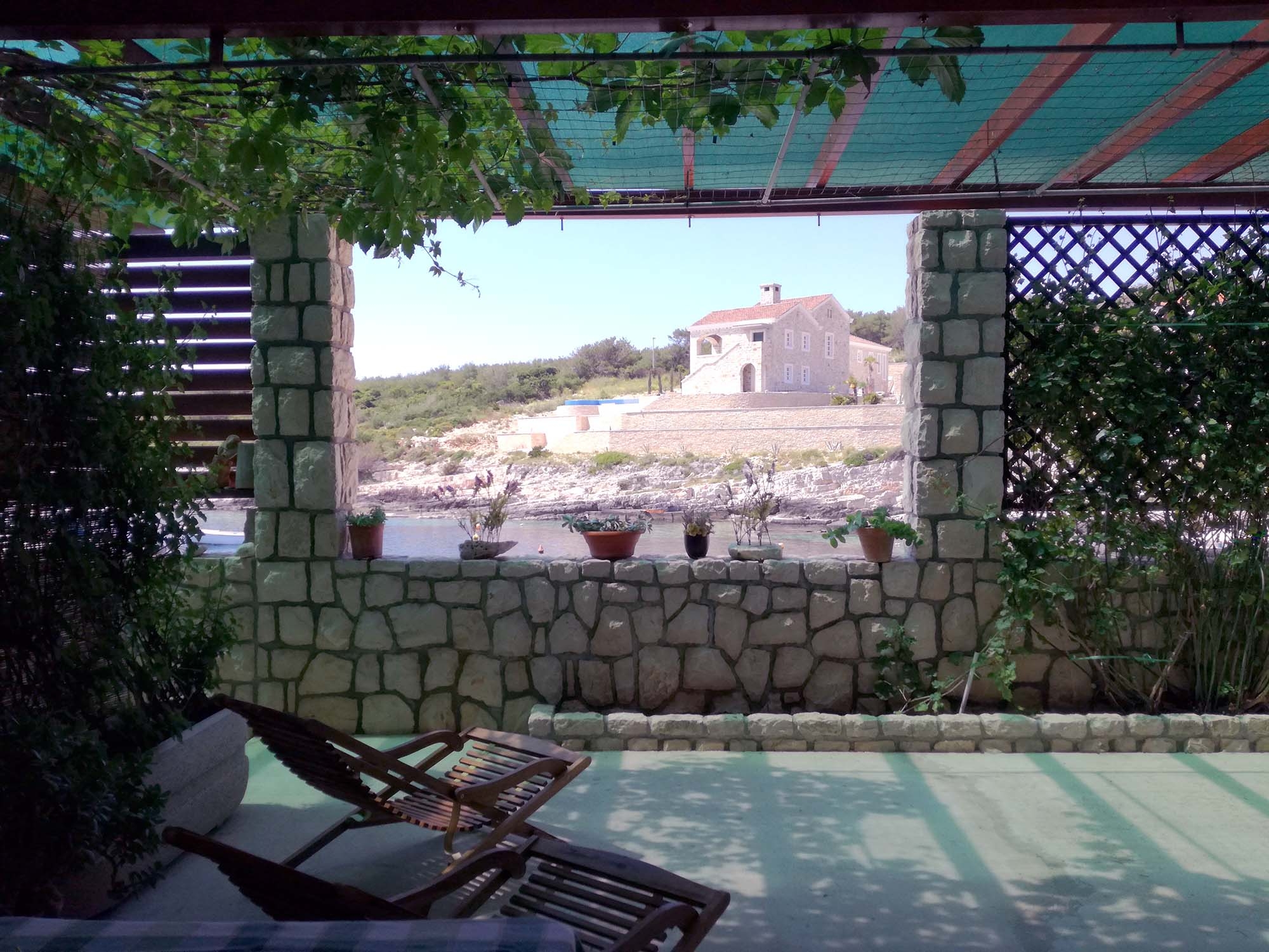 Two bedroom apartment near beach Rukavac, Vis  A-a