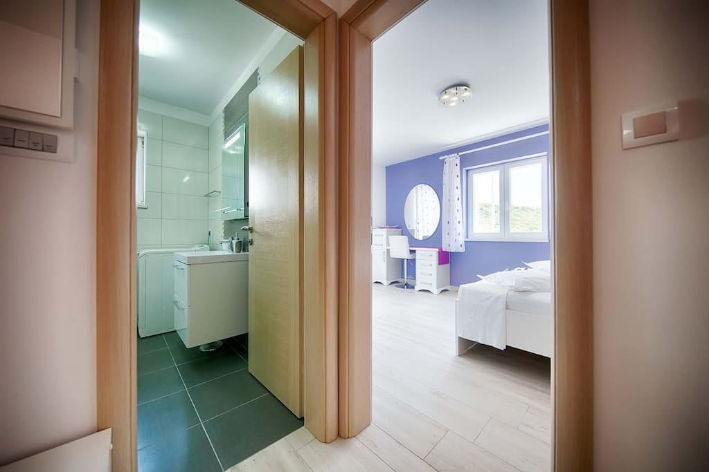 One bedroom apartment near beach Rukavac, Vis  A-b