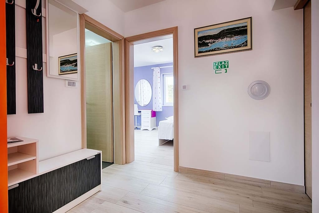 One bedroom apartment near beach Rukavac, Vis  A-b