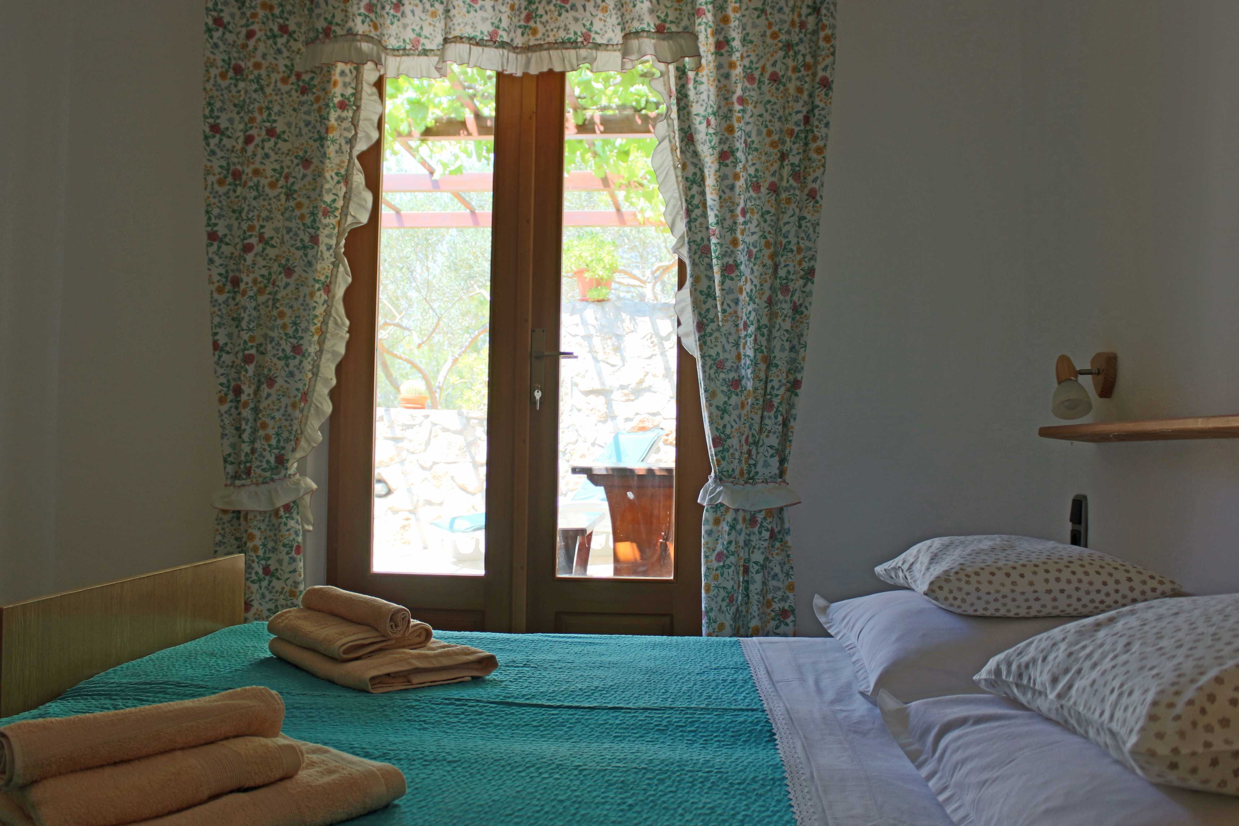 One bedroom apartment with terrace and sea view Zavala, Hvar  A-b