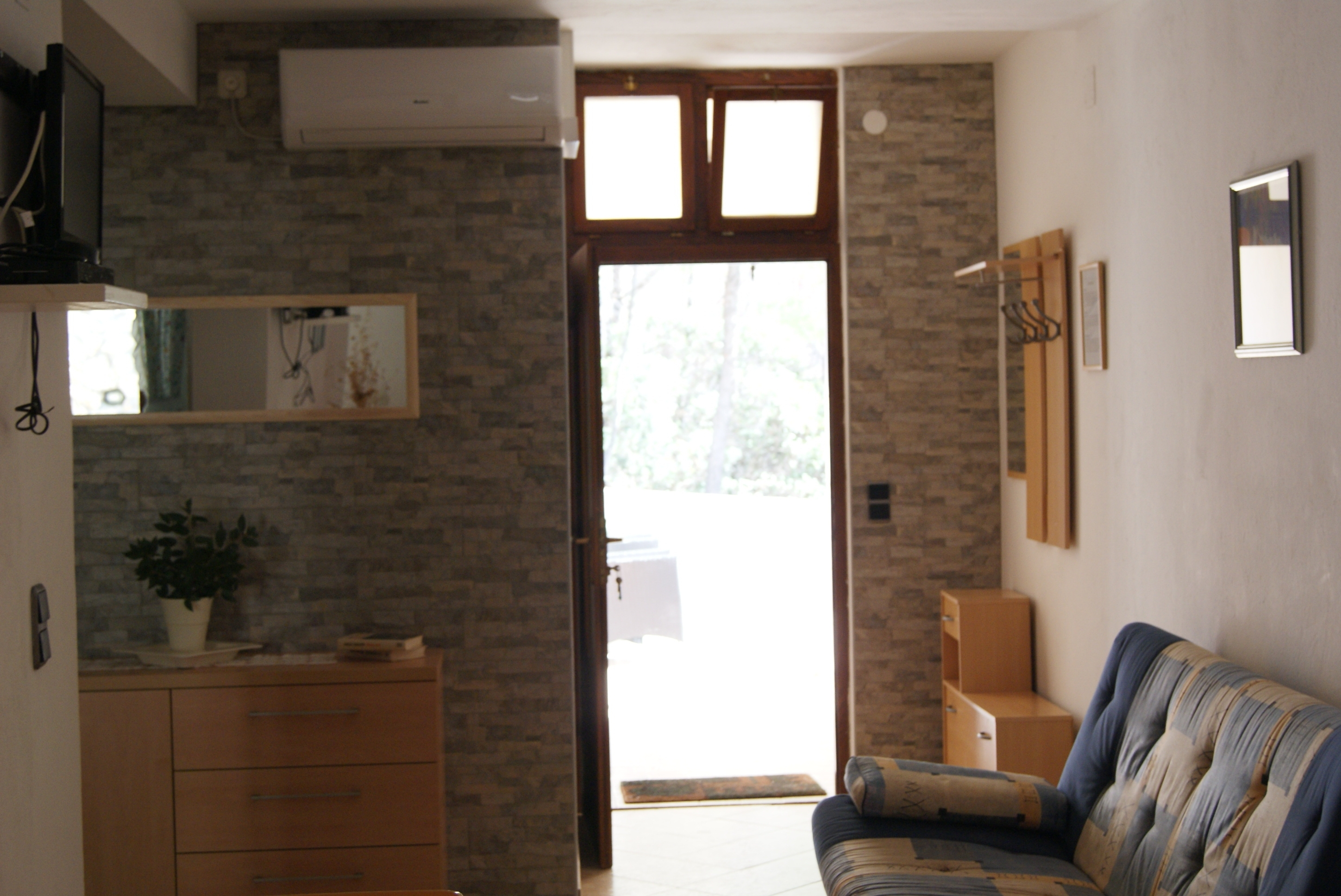 One bedroom apartment with terrace and sea view Zavala, Hvar (A-15357-b)