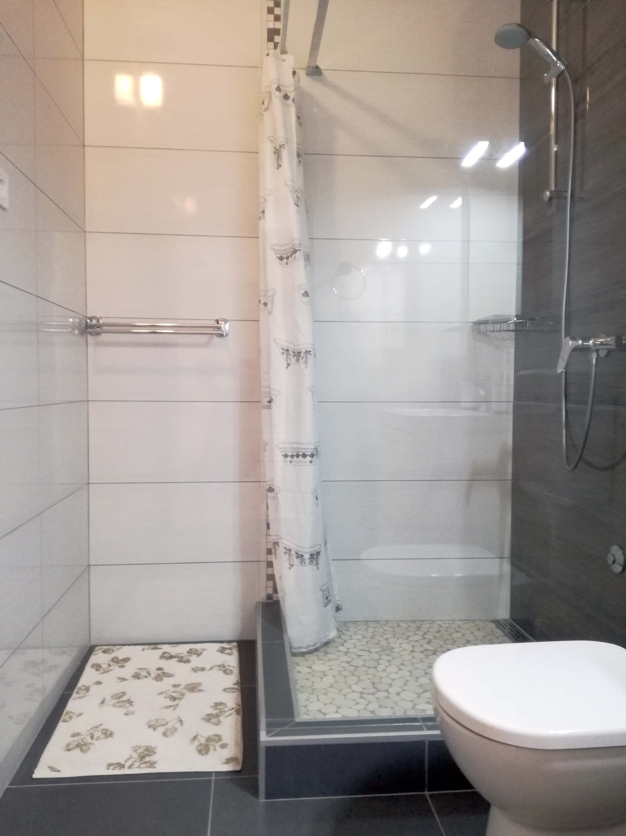 Two bedroom apartment near beach Rukavac, Vis  A-a