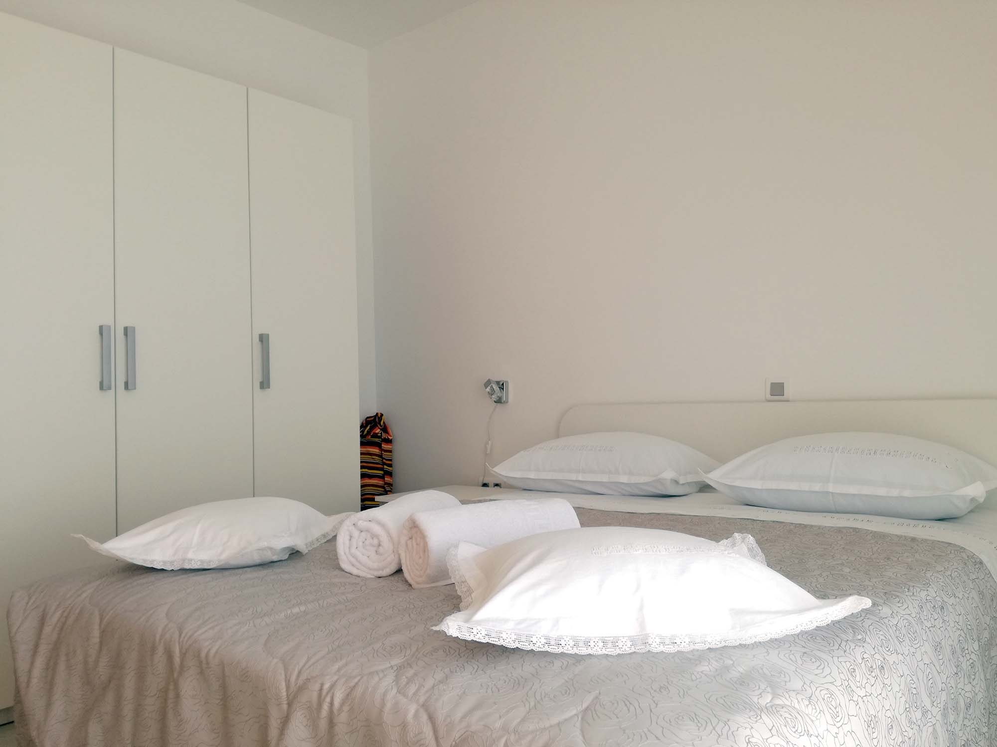 Two bedroom apartment near beach Rukavac, Vis  A-a