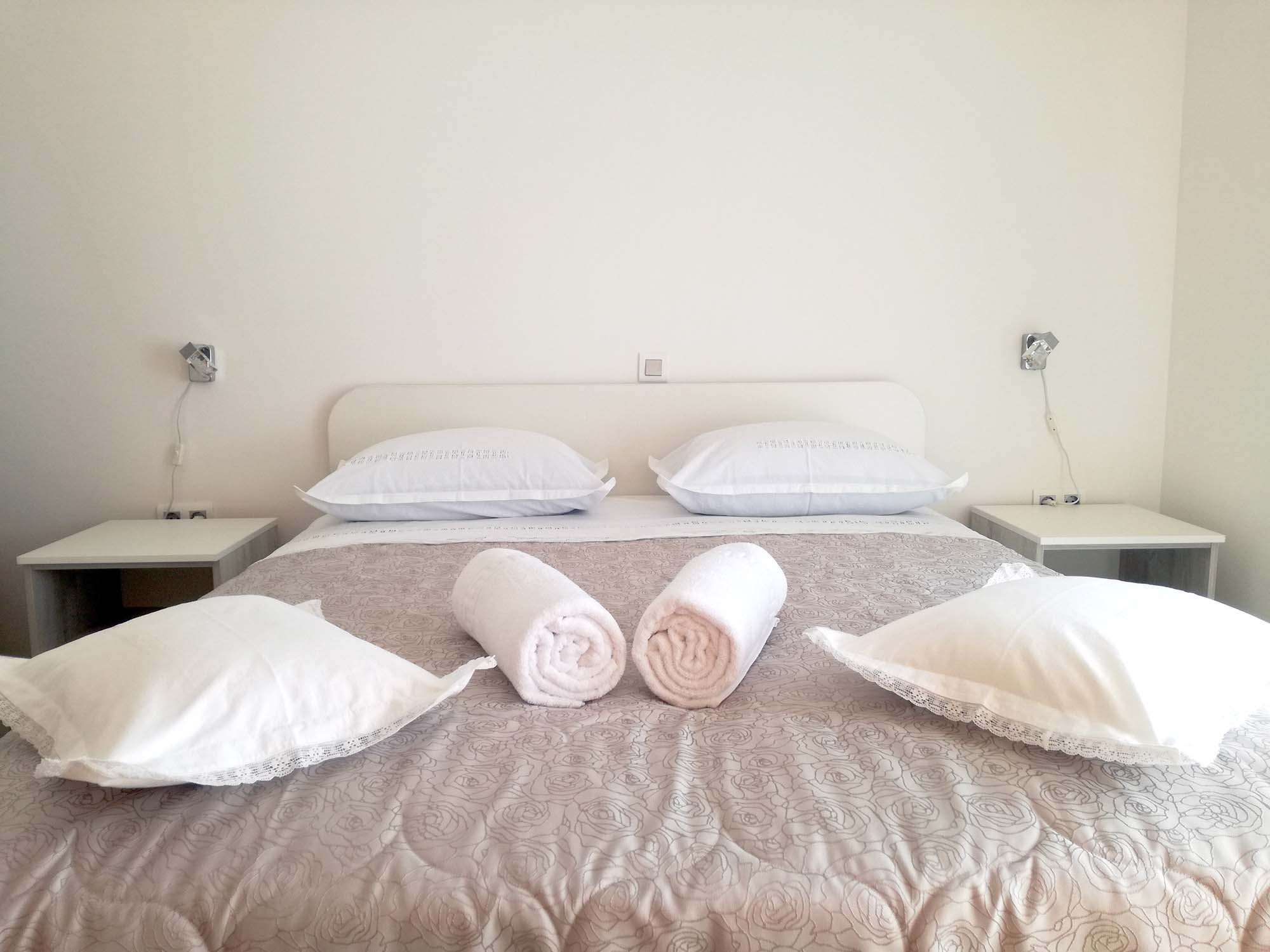 Two bedroom apartment near beach Rukavac, Vis  A-a