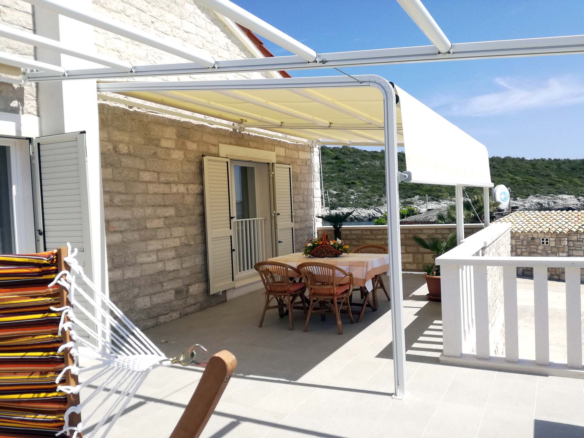 Two bedroom apartment near beach Rukavac, Vis  A-a