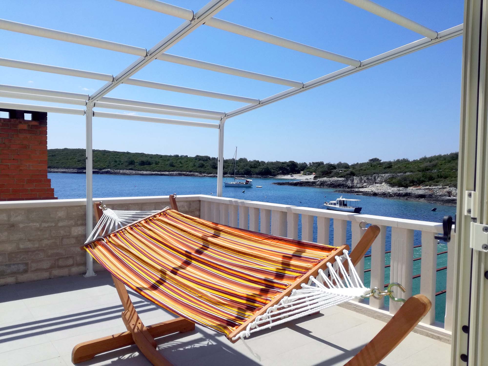 Two bedroom apartment near beach Rukavac, Vis  A-a