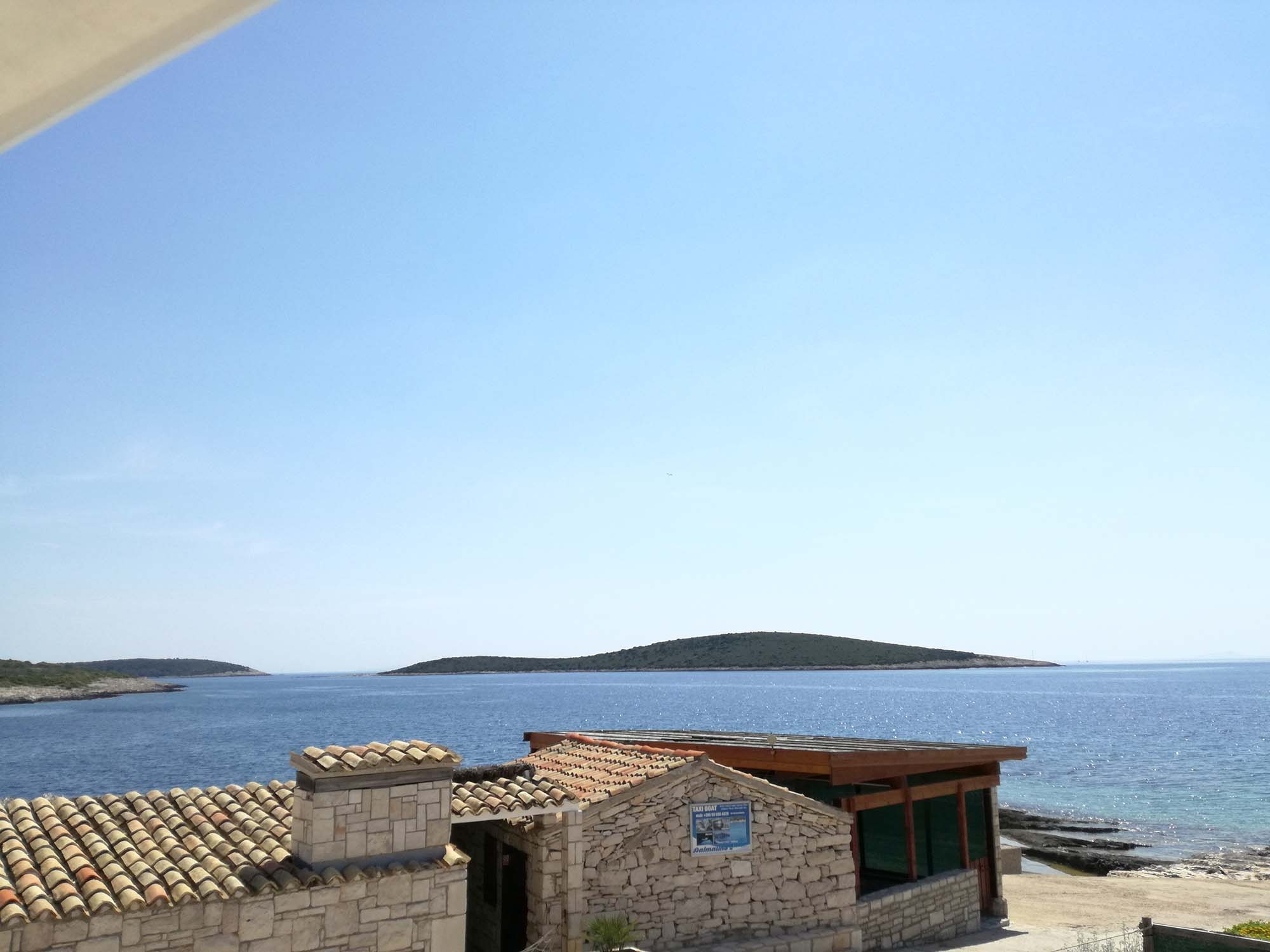 Two bedroom apartment near beach Rukavac, Vis  A-a