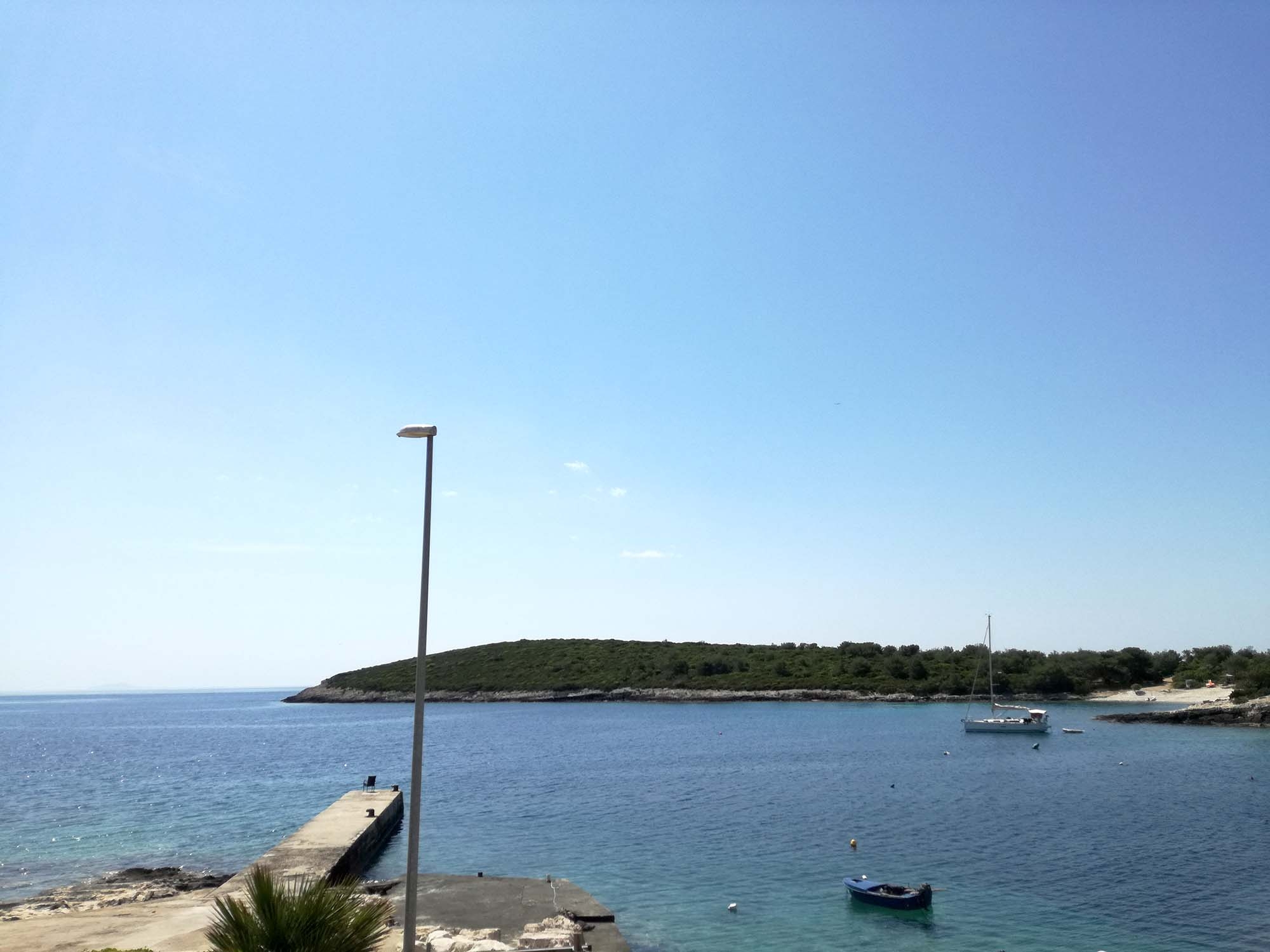 Two bedroom apartment near beach Rukavac, Vis  A-a