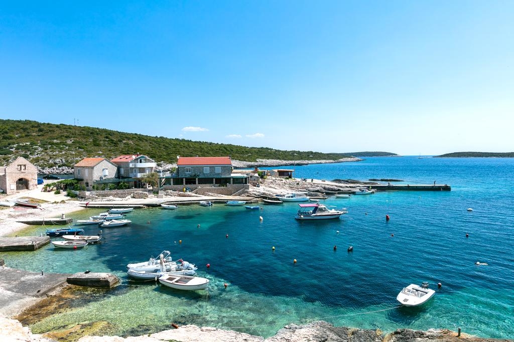 Two bedroom apartment near beach Rukavac, Vis (A-15369-a) Two bedroom apartment near beach Rukavac, Vis (A-15369-a)