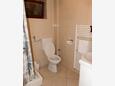 Senj, Bathroom in the studio-apartment, WiFi.