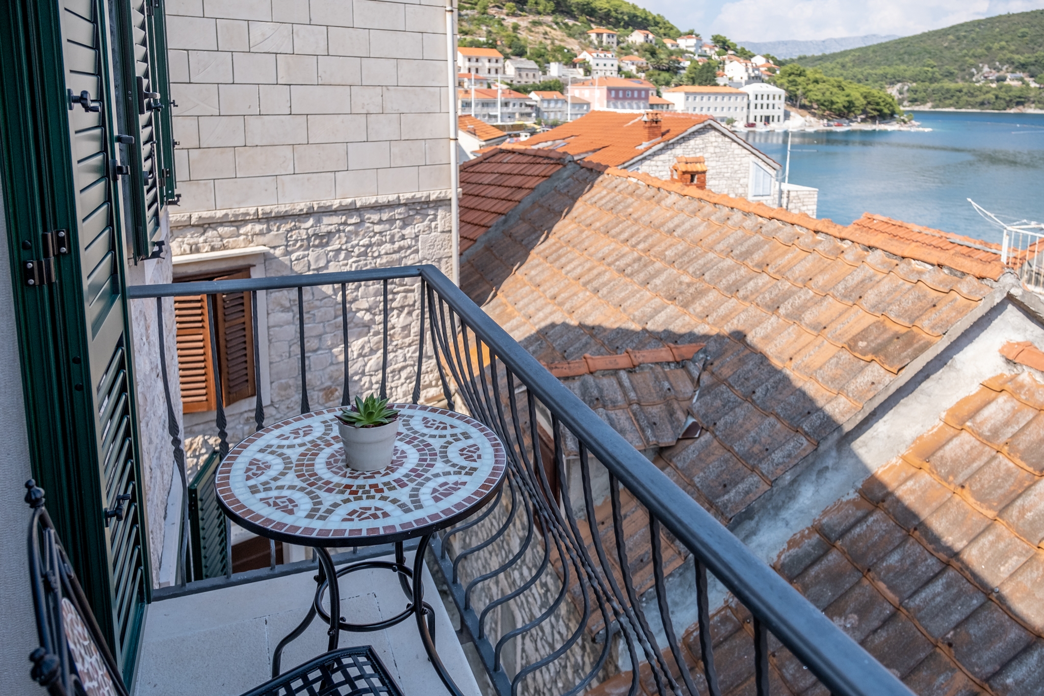 Two bedroom apartment with balcony and sea view Pučišća, Brač  A-a