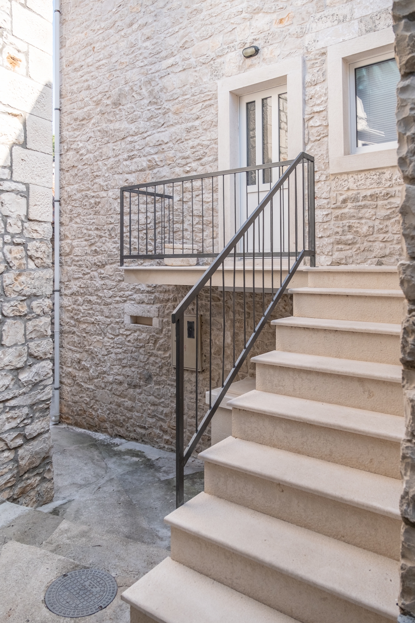 Two bedroom apartment with balcony and sea view Pučišća, Brač  A-a