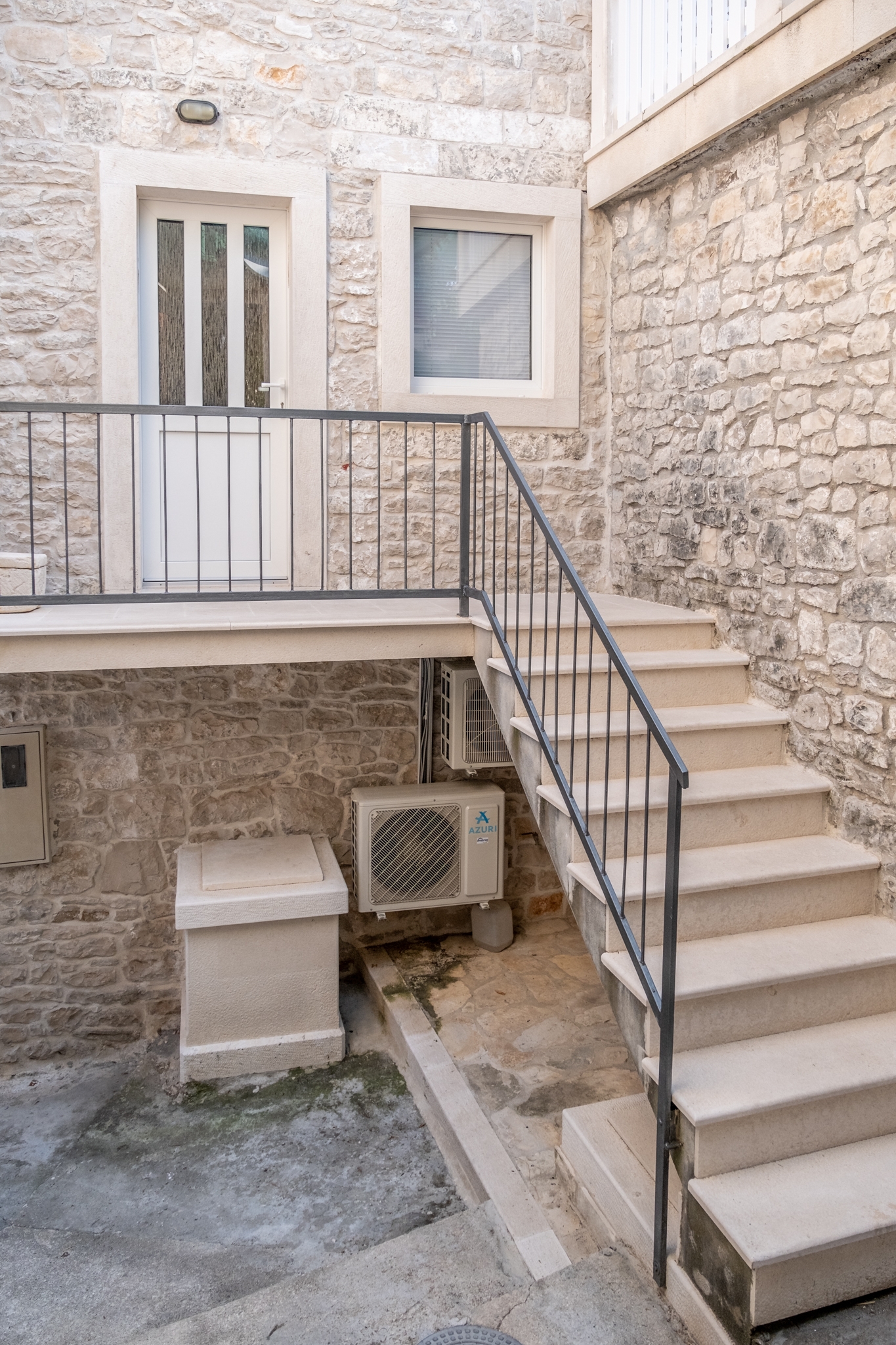 Two bedroom apartment with balcony and sea view Pučišća, Brač  A-a