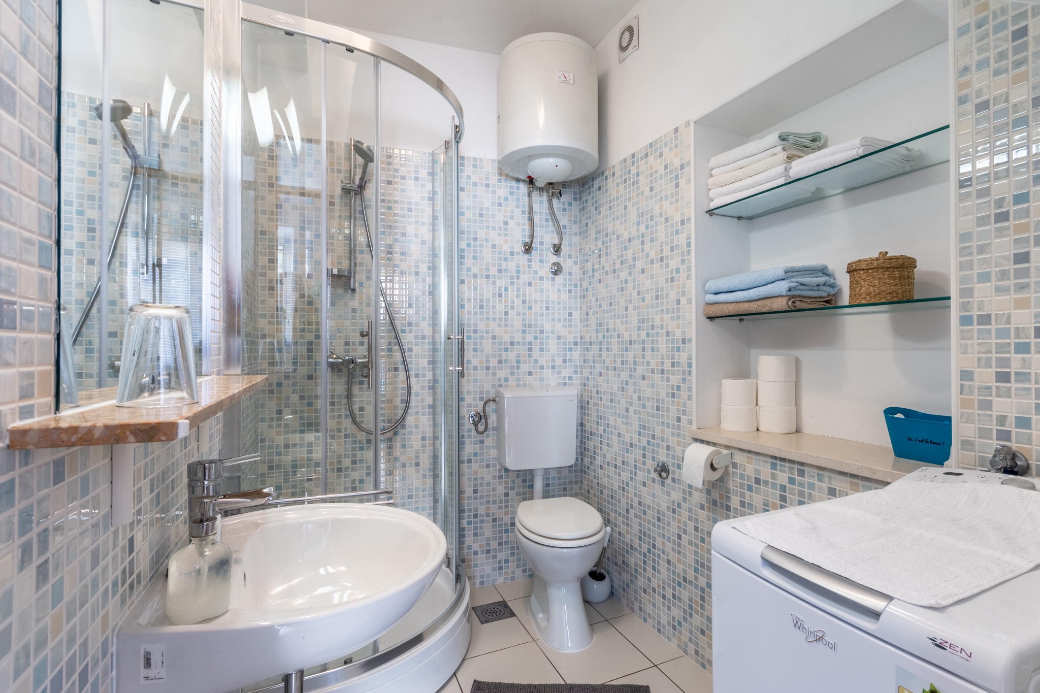 Two bedroom apartment with balcony and sea view Pučišća, Brač  A-a