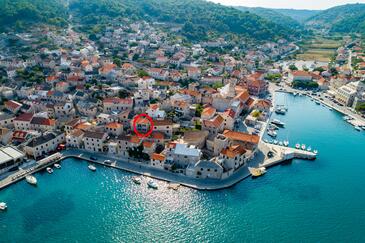 Pučišća, Brač, Objekt 15381 - Apartmaji v bližini morja s prodnato plažo.