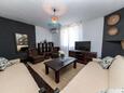 Novi Vinodolski, Гостиная в размещении типа house, доступный кондиционер и WiFi.