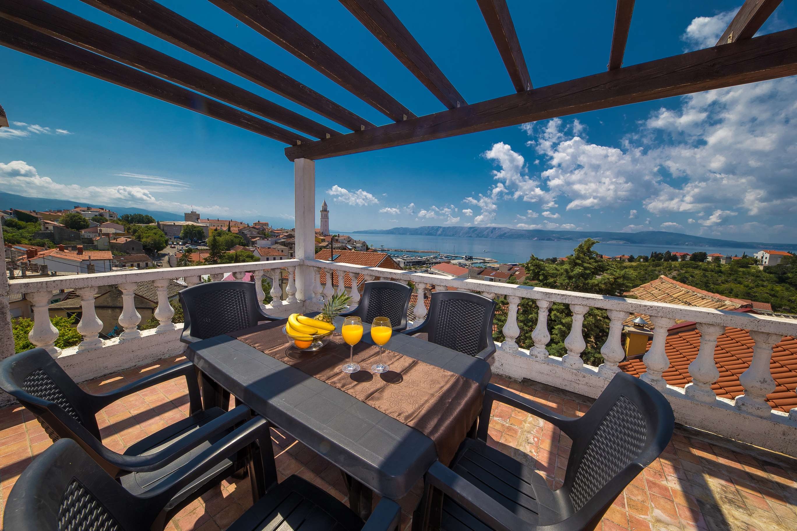Three bedroom house with terrace and sea view Novi Vinodolski  K