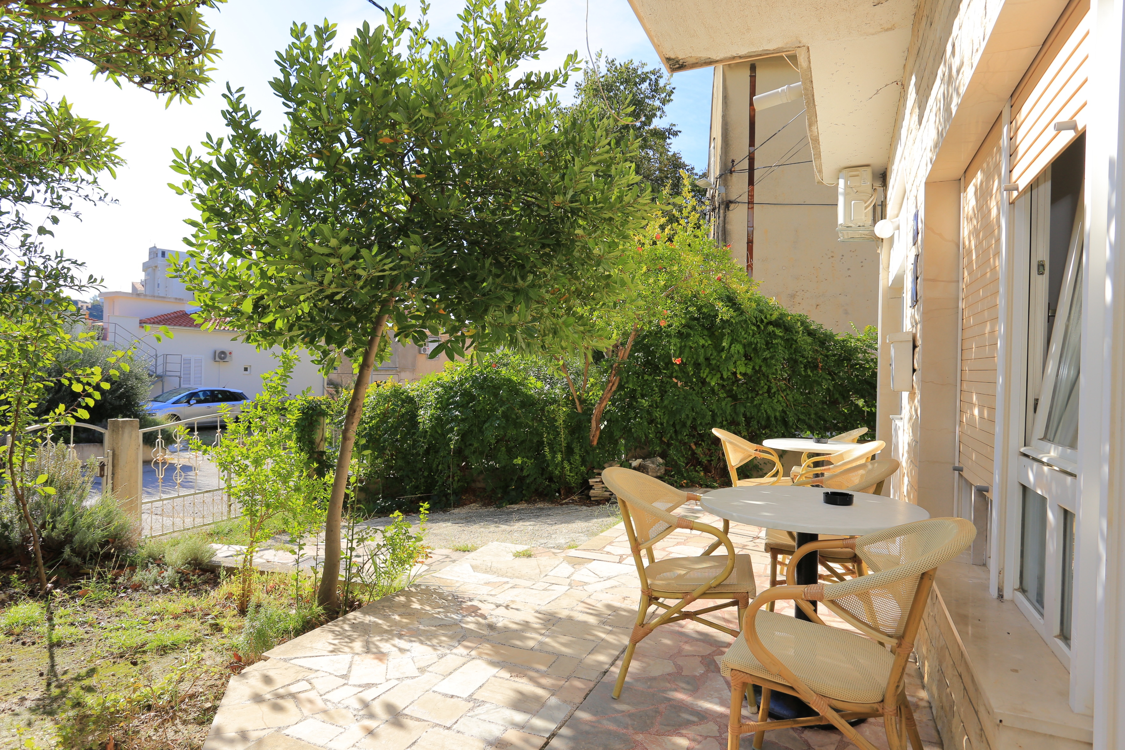 Studio flat with terrace Dugi Rat, Omiš (AS-15417-b)