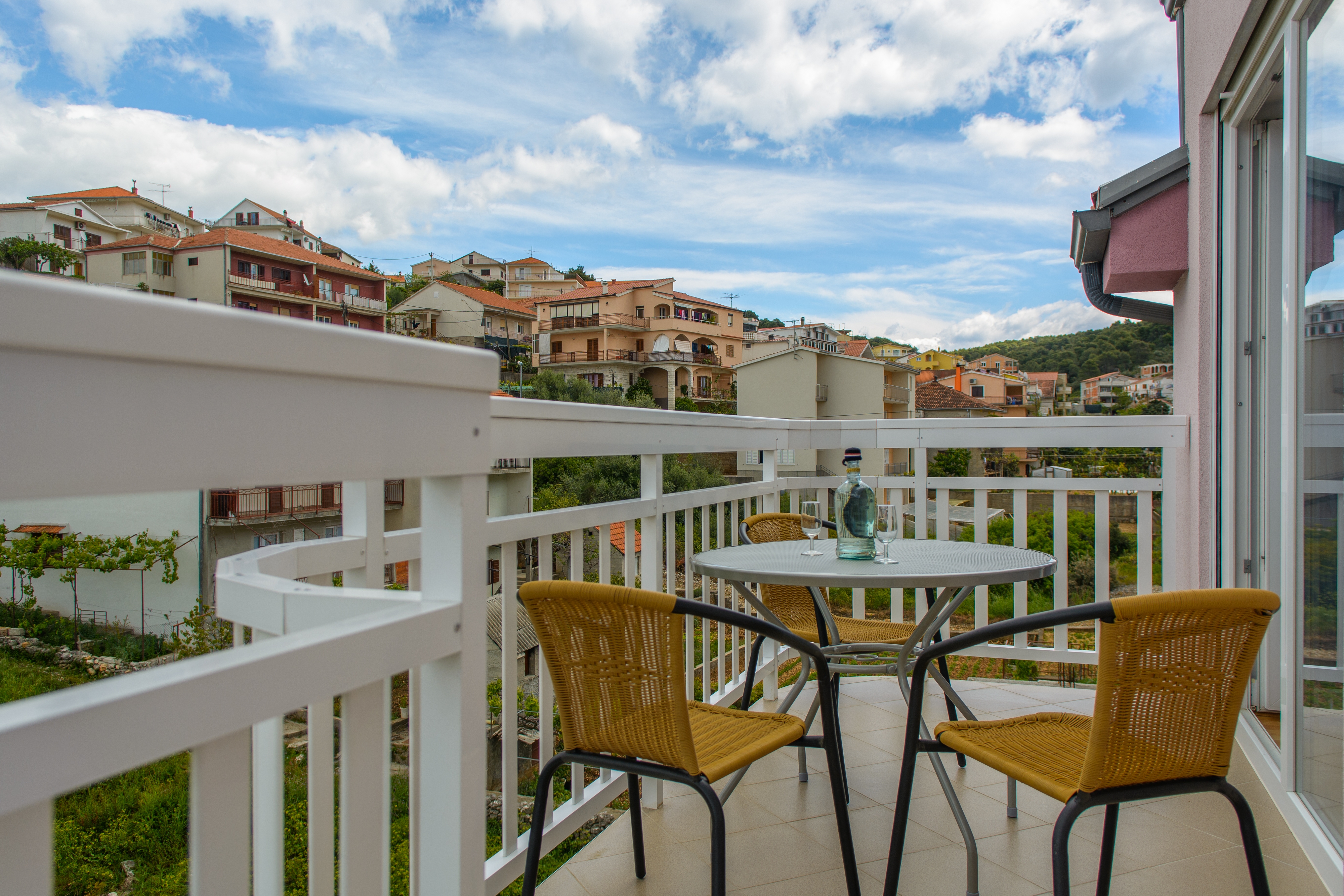 One bedroom apartment with balcony and sea view Trogir  A-b