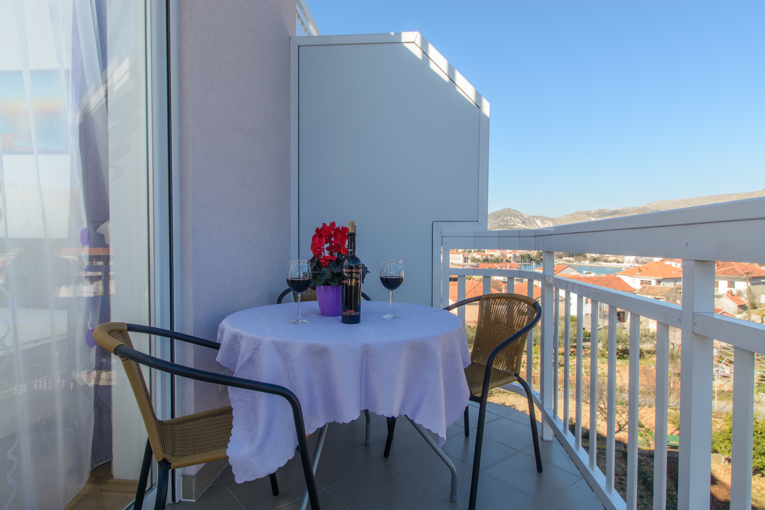 One bedroom apartment with balcony and sea view Trogir  A-b