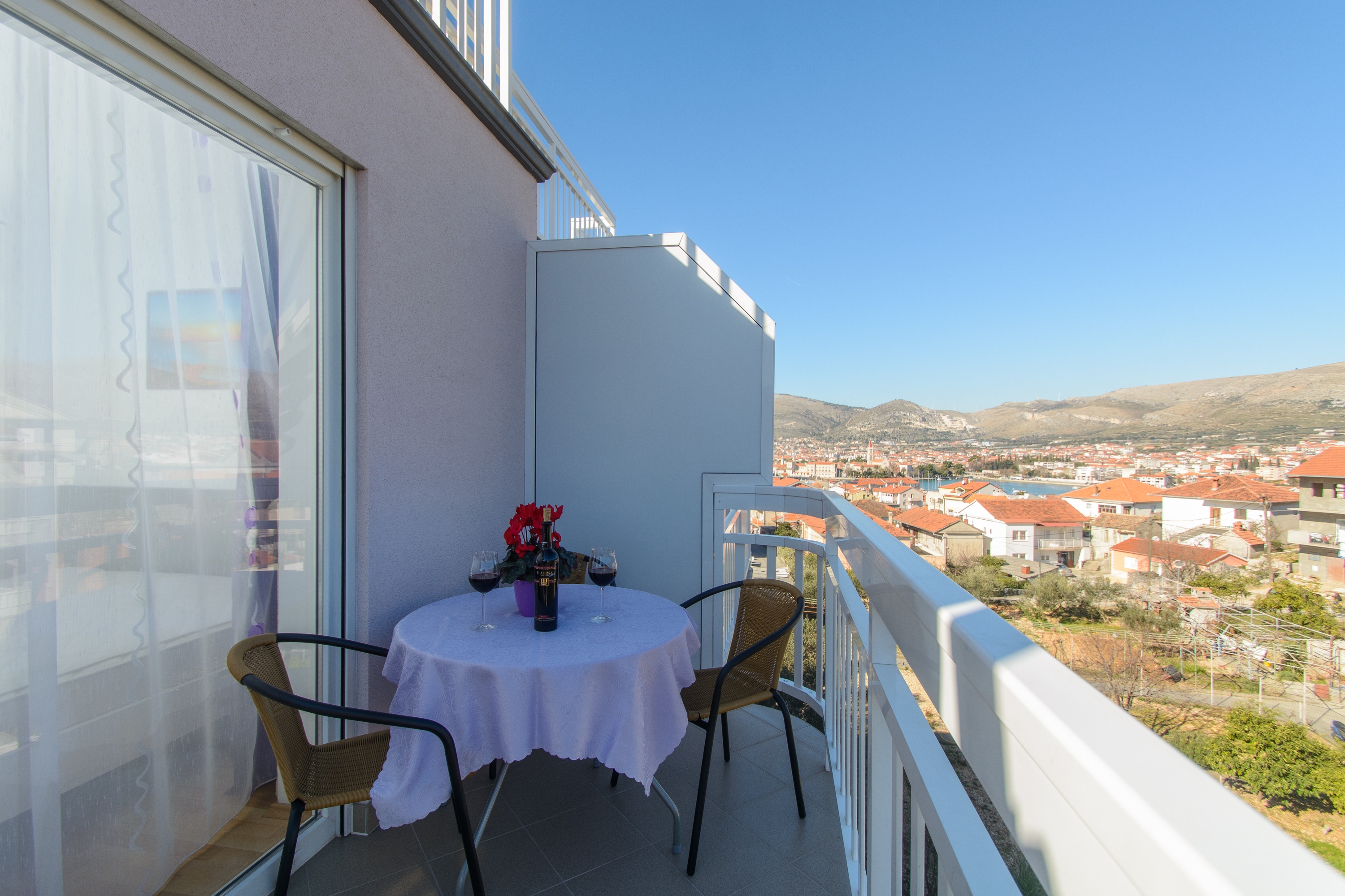 One bedroom apartment with balcony and sea view Trogir  A-b