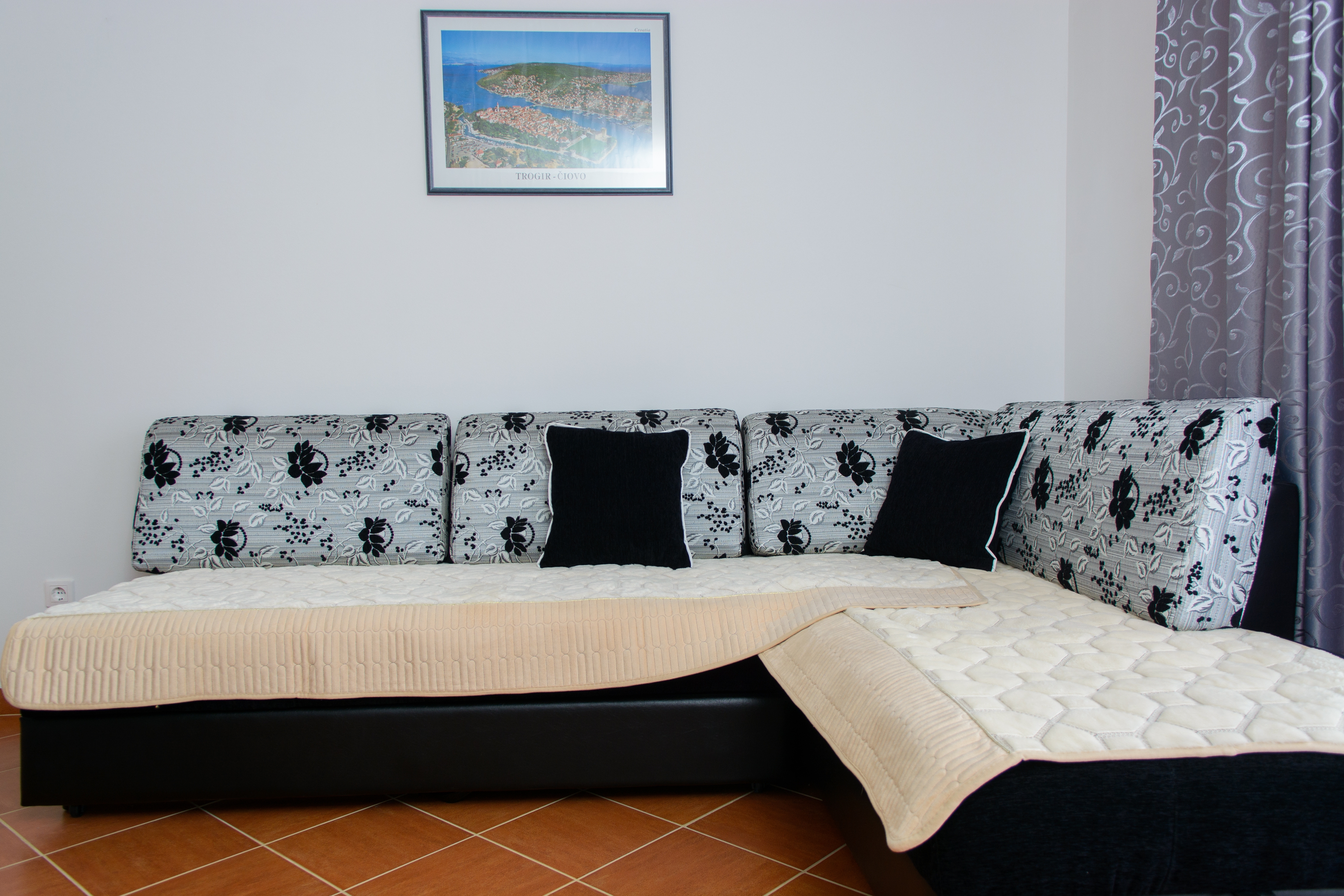One bedroom apartment with terrace and sea view Trogir (A-15440-c)