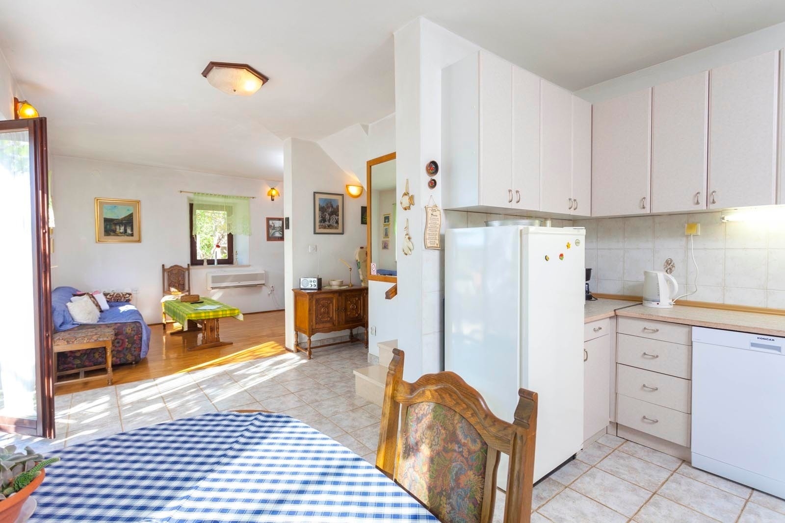 Three bedroom house with terrace Ložišća, Brač (K-15444) Three bedroom house with terrace Ložišća, Brač (K-15444)