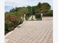 Parking lot Valtura, Pula, Parking lot 15450 - Apartments with pebble beach.
