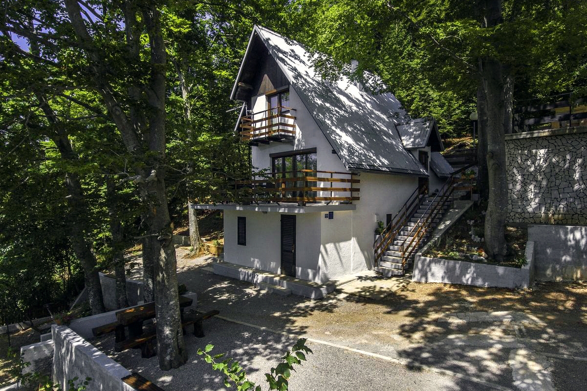 Dvosobna hiša S teraso Zlobin, Gorski kotar  K