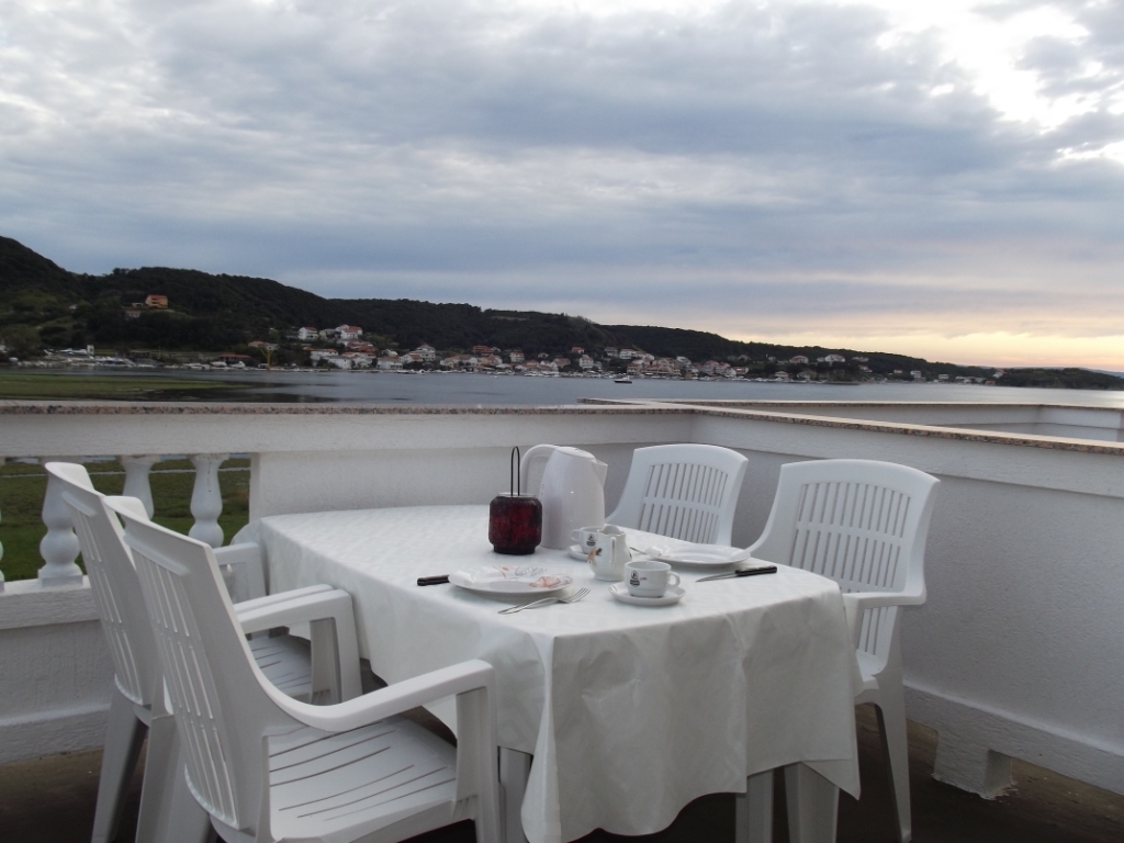 Two bedroom apartment with balcony and sea view Supetarska Draga - Gornja, Rab  A-b