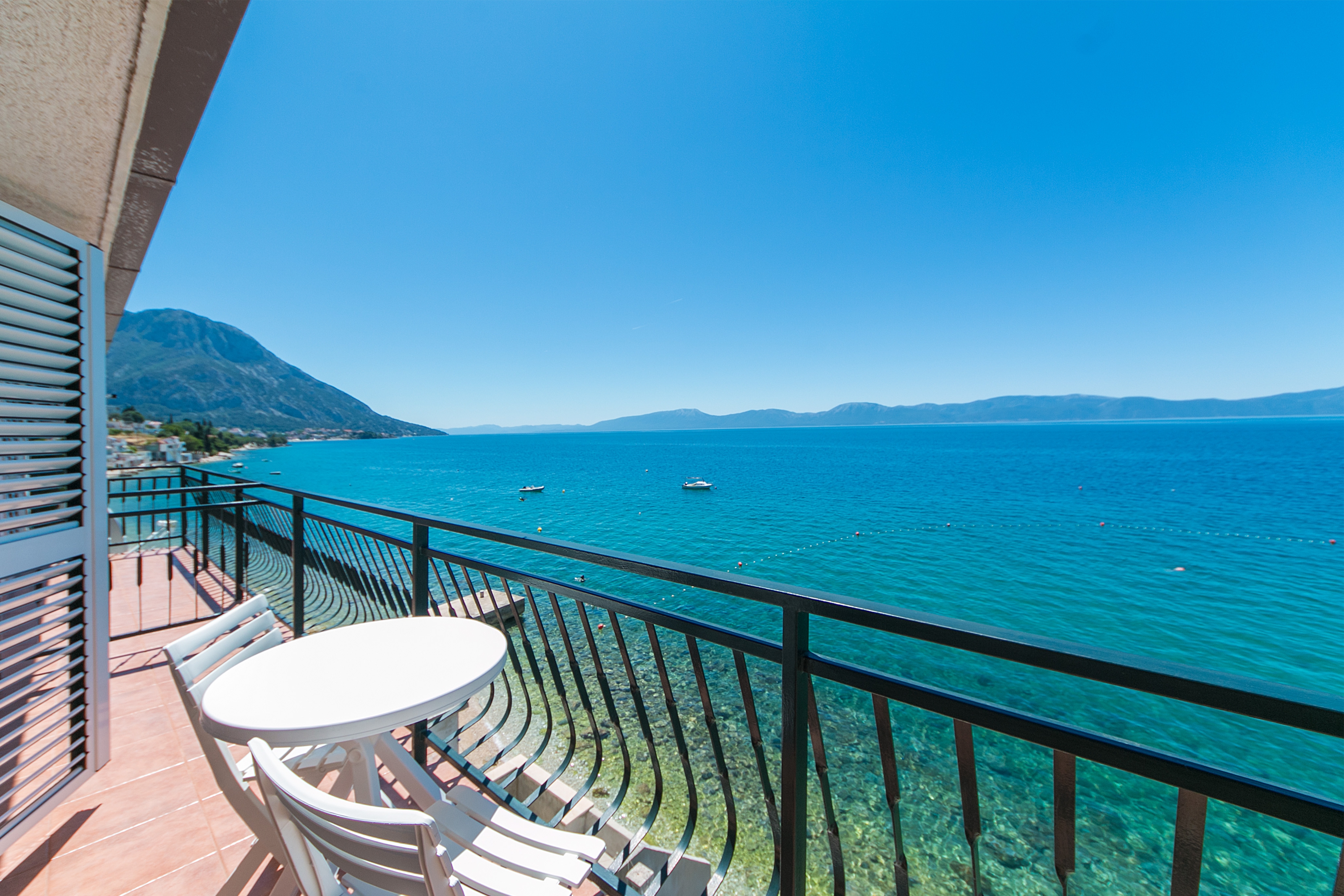 One bedroom apartment near beach Brist, Makarska  A-a