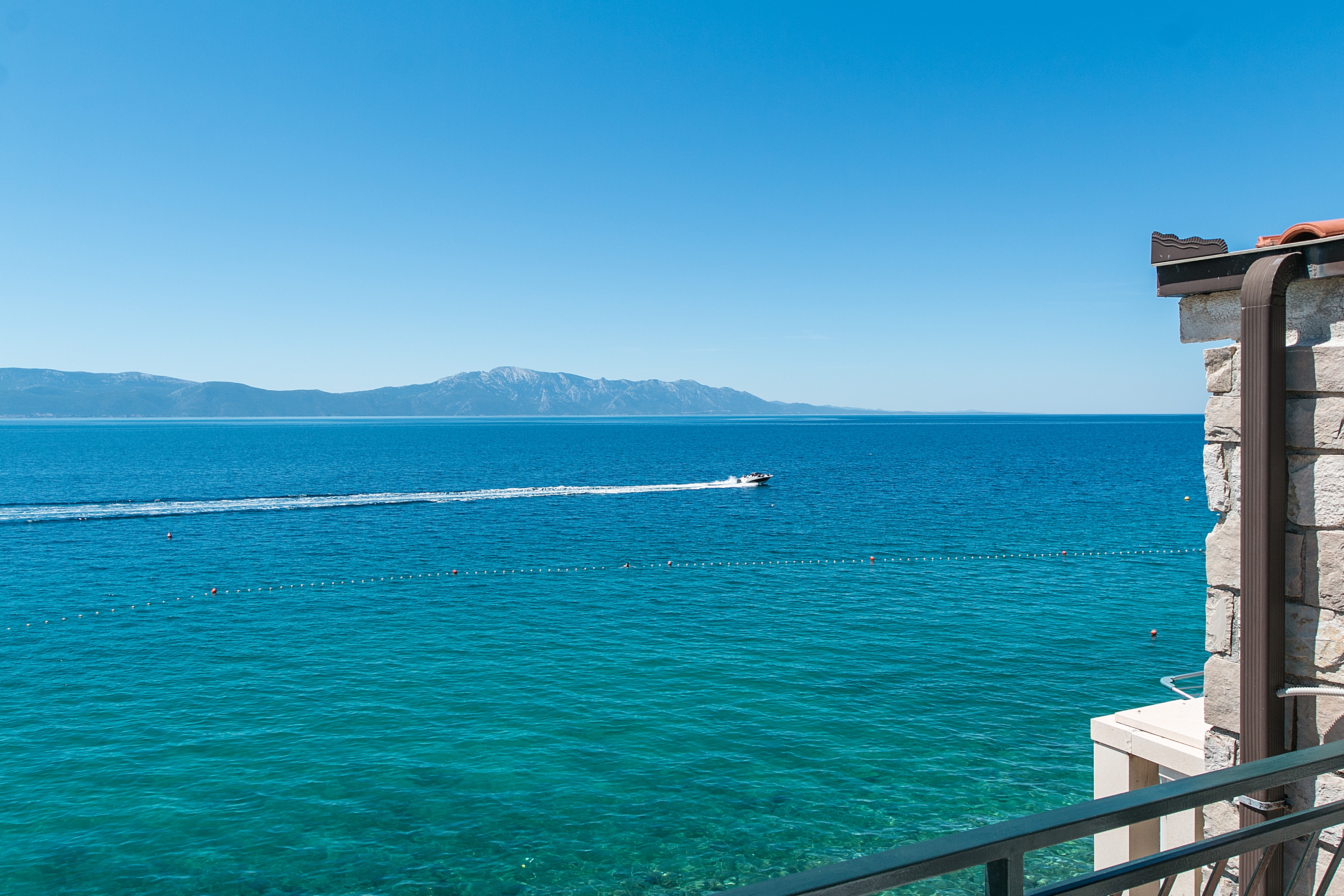 One bedroom apartment near beach Brist, Makarska  A-a
