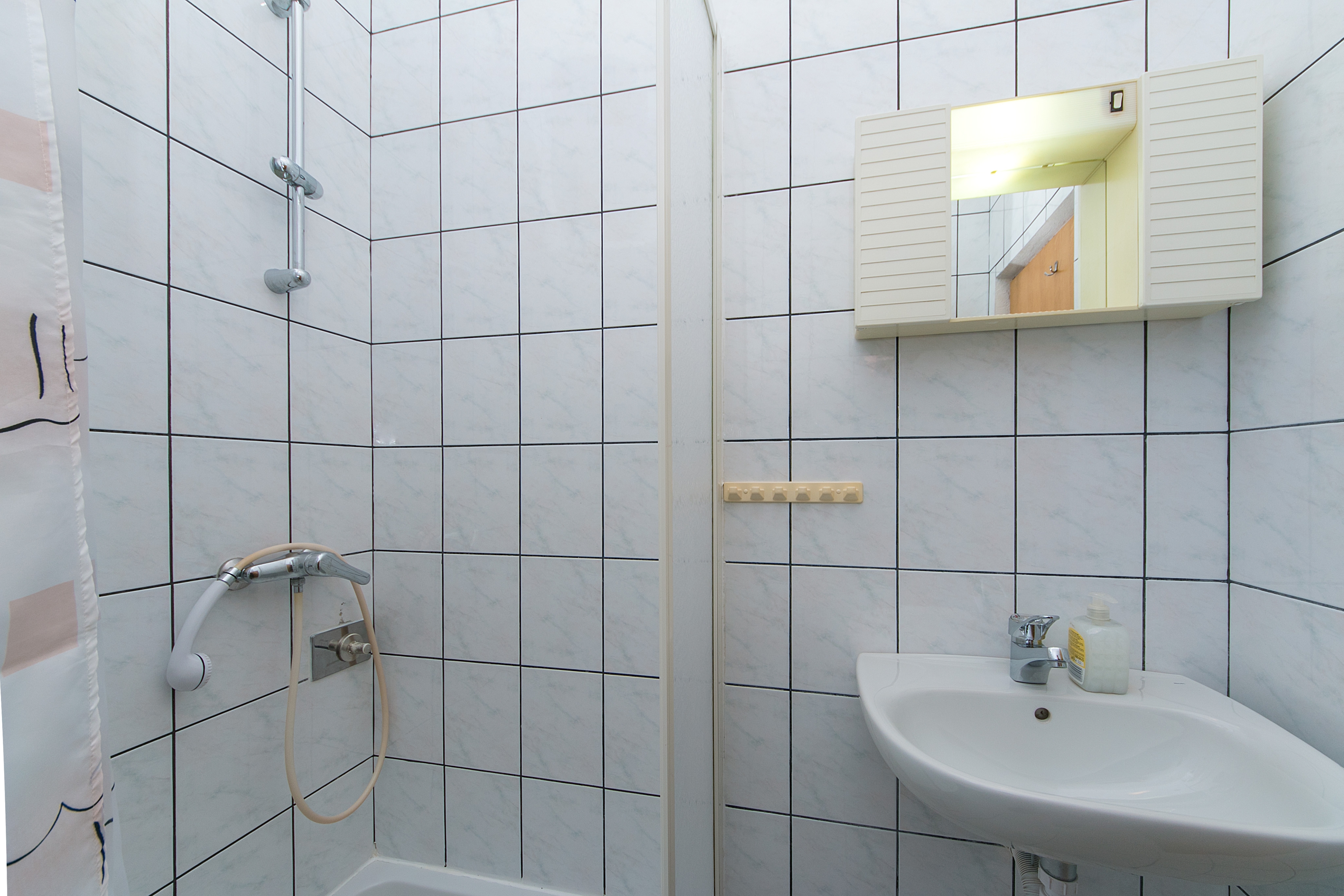 One bedroom apartment near beach Brist, Makarska  A-b