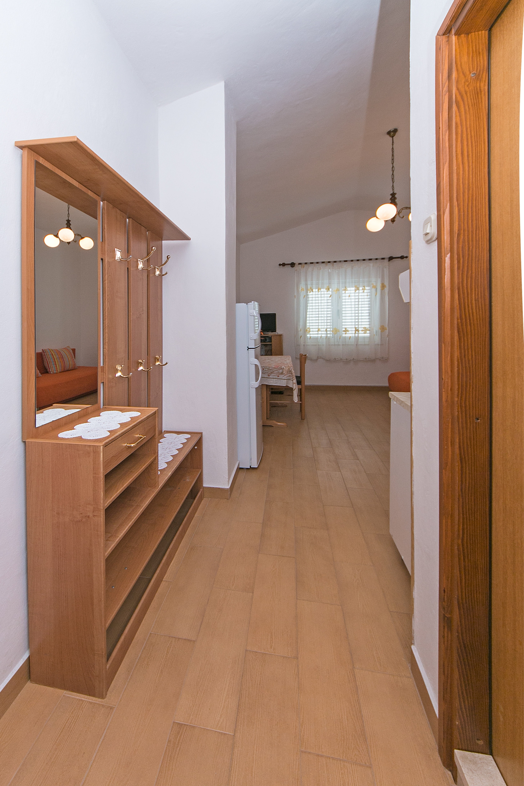 One bedroom apartment near beach Brist, Makarska  A-b
