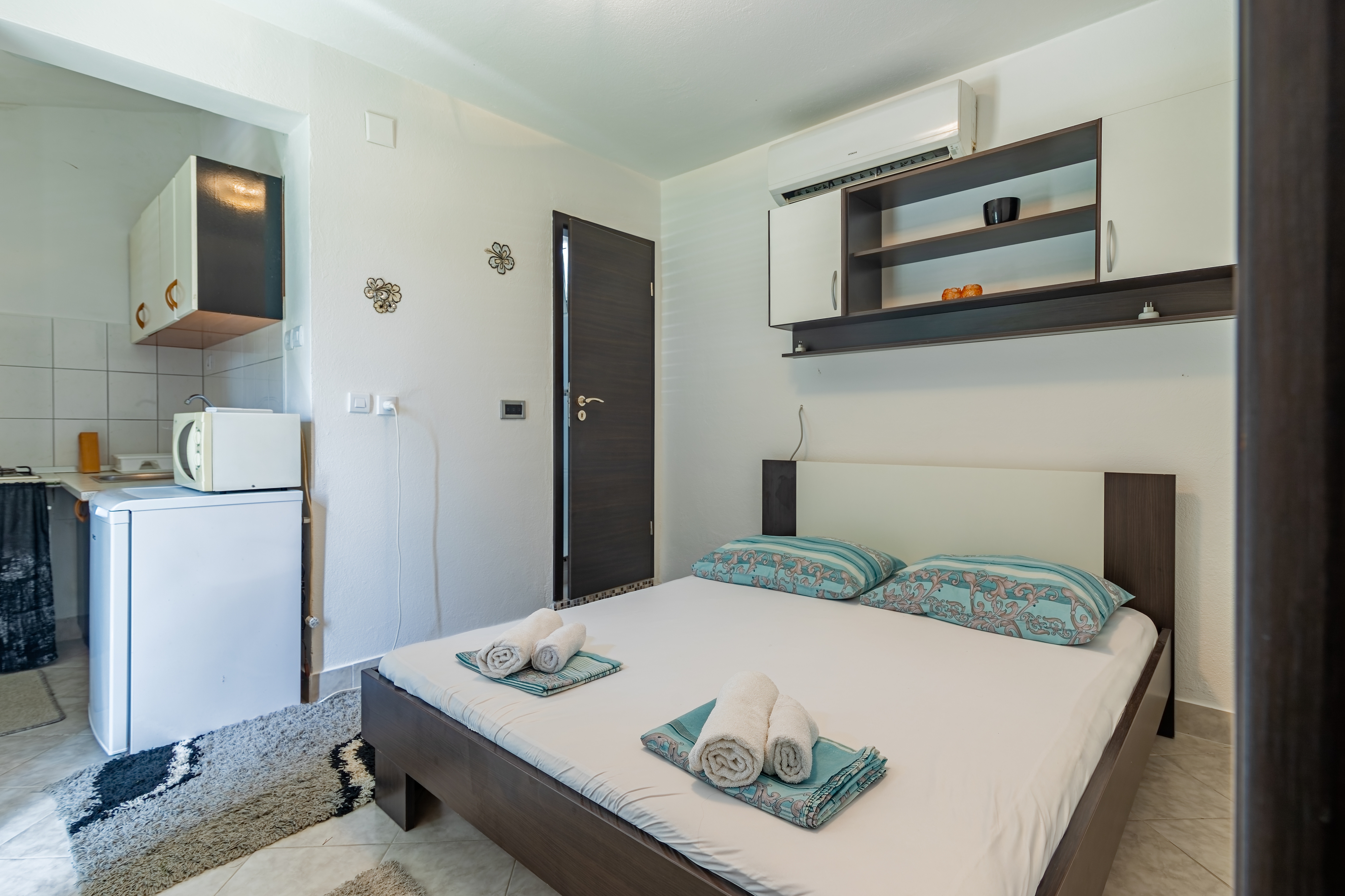 Four bedroom house with terrace Cove Koramaslinova - Koromaslinova, Brač  K