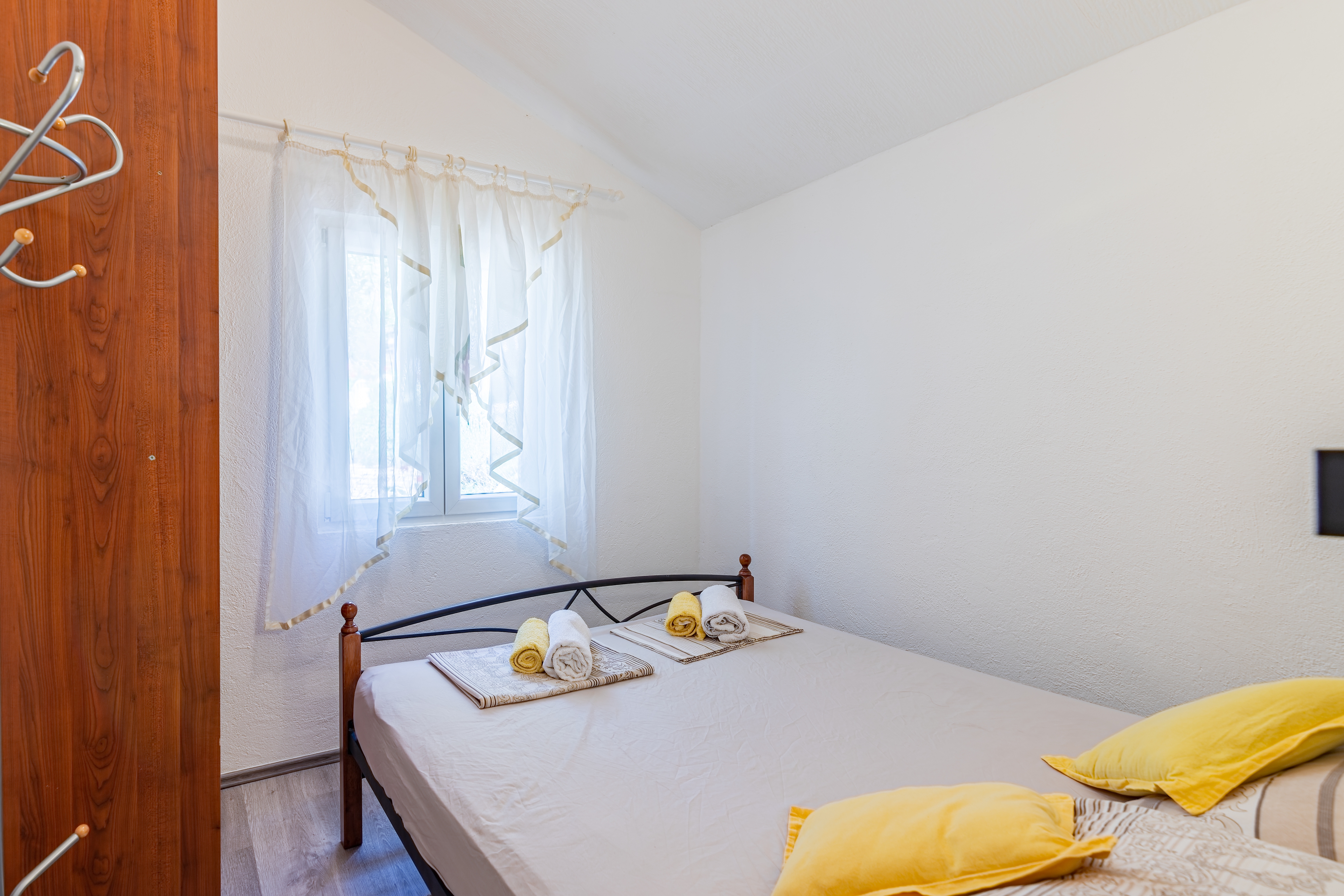 Four bedroom house with terrace Cove Koramaslinova - Koromaslinova, Brač  K