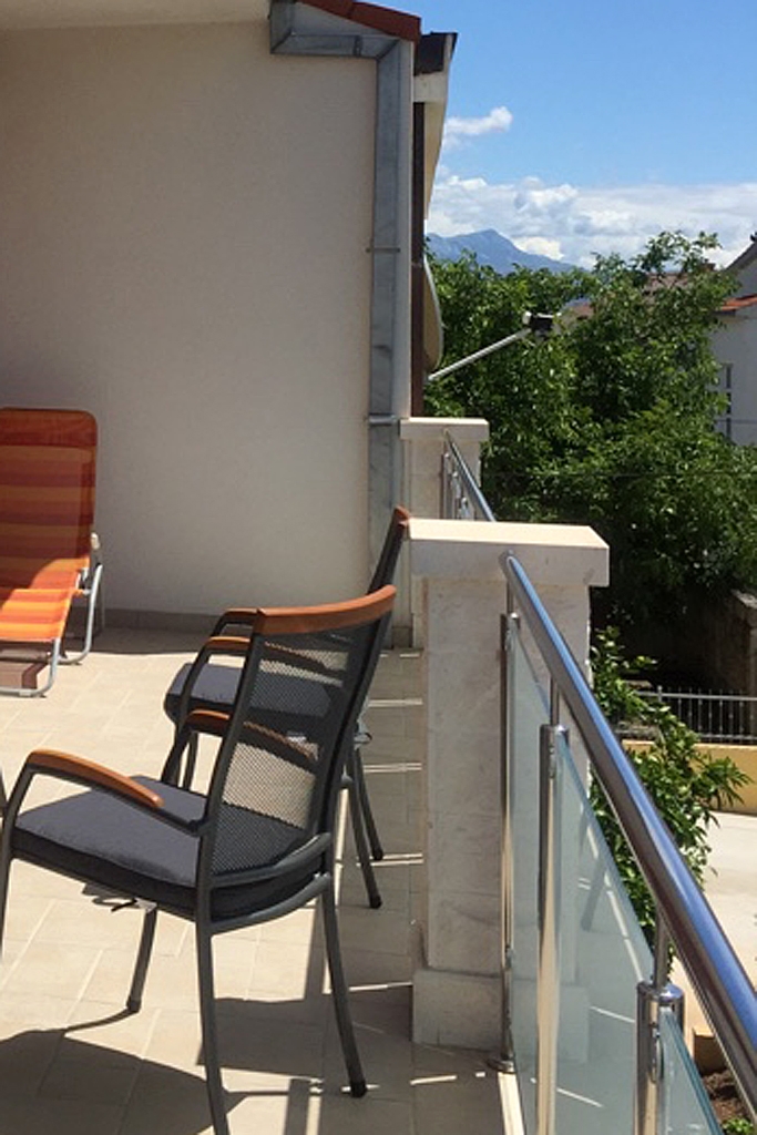 Three bedroom apartment with terrace and sea view Kaštel Kambelovac, Kaštela  A-a