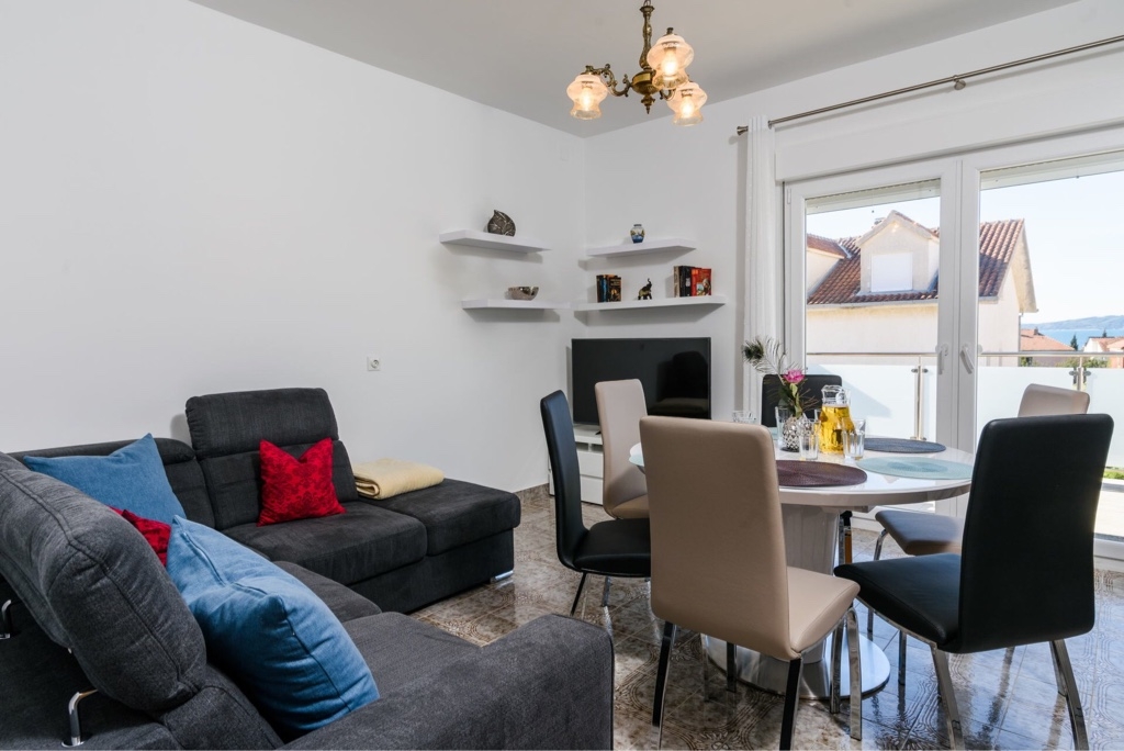 Three bedroom apartment with terrace and sea view Kaštel Kambelovac, Kaštela (A-15480-a) Three bedroom apartment with terrace and sea view Kaštel Kambelovac, Kaštela (A-15480-a)