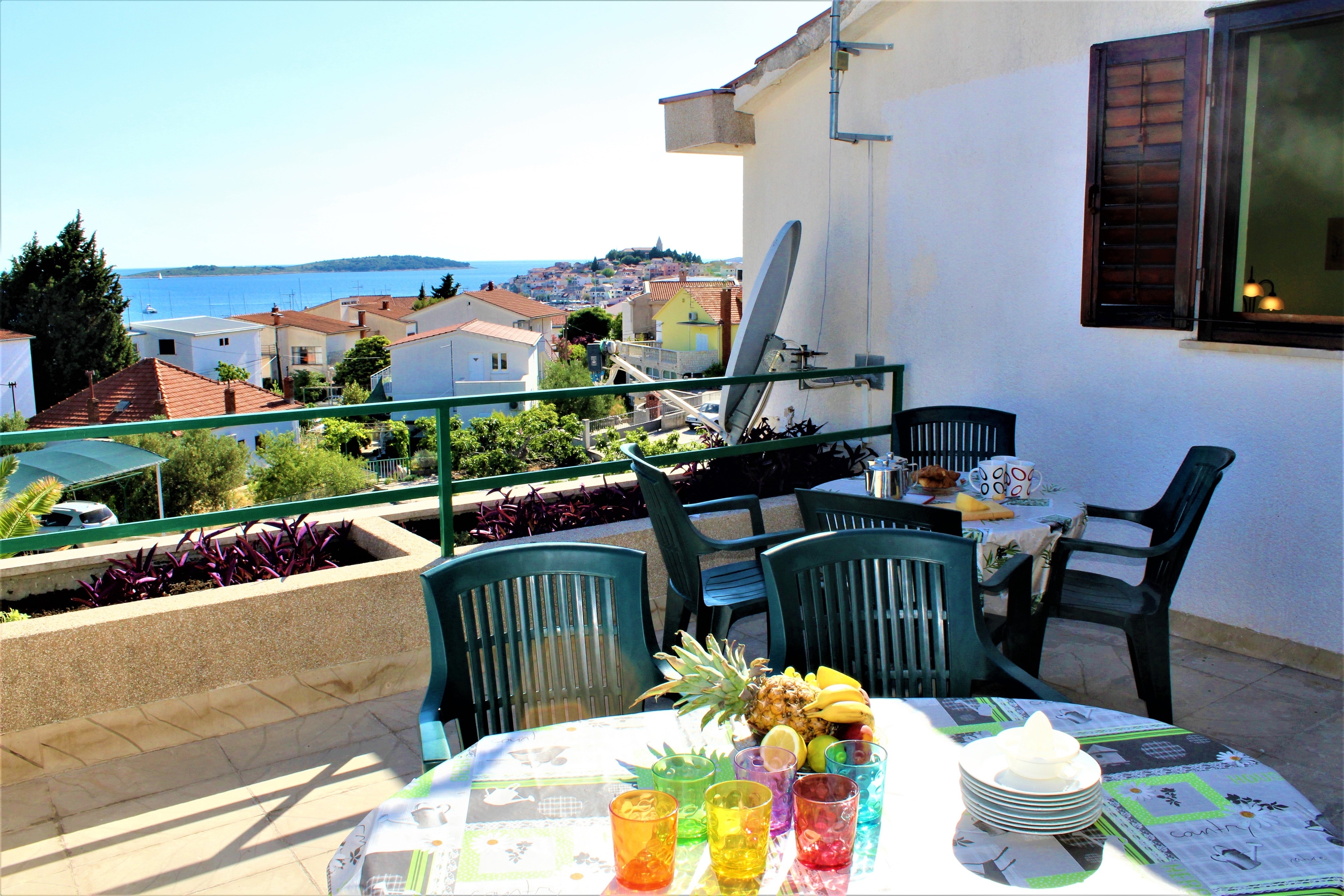 Two bedroom apartment with terrace and sea view Primošten  A-a