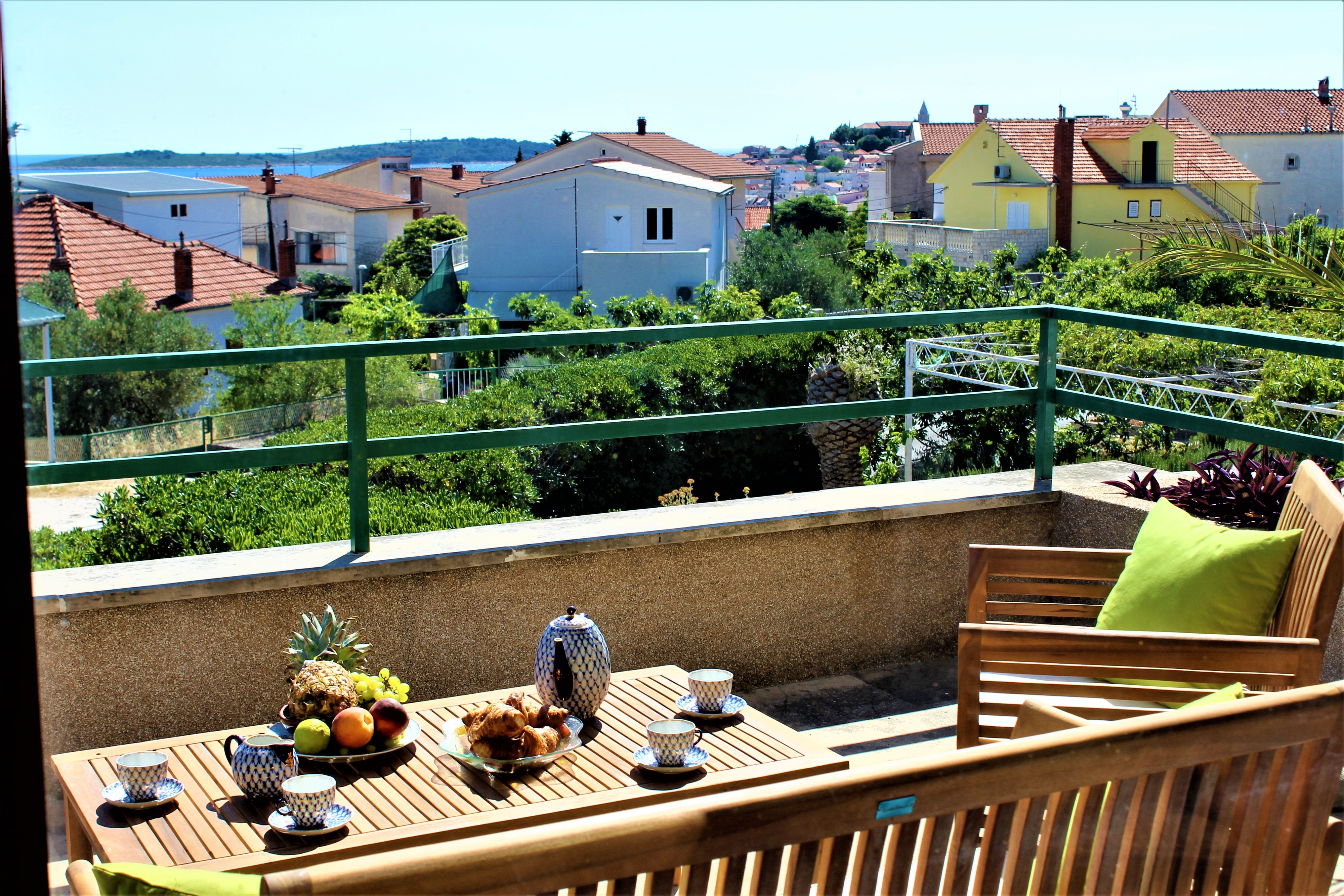 One bedroom apartment with terrace and sea view Primošten  A-b